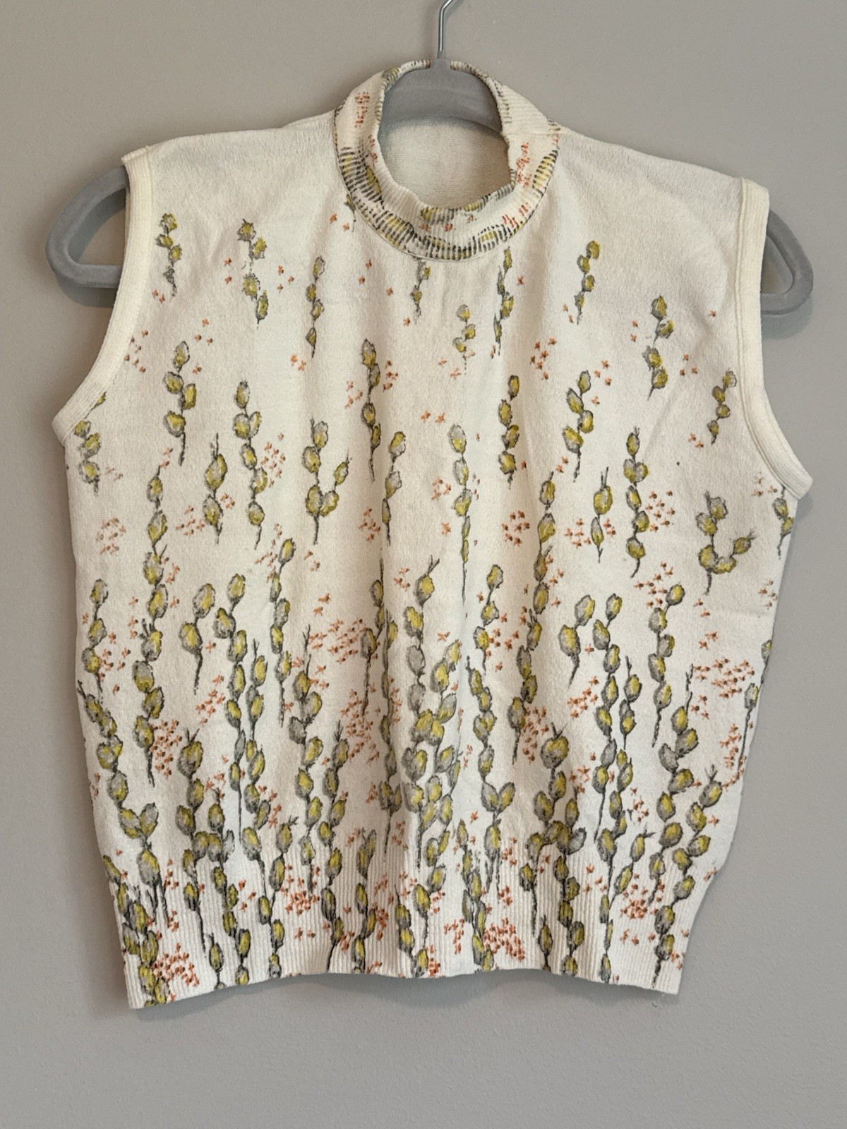 VINTAGE Women’s 60s? Sleeveless White Floral Shirt Union Made
