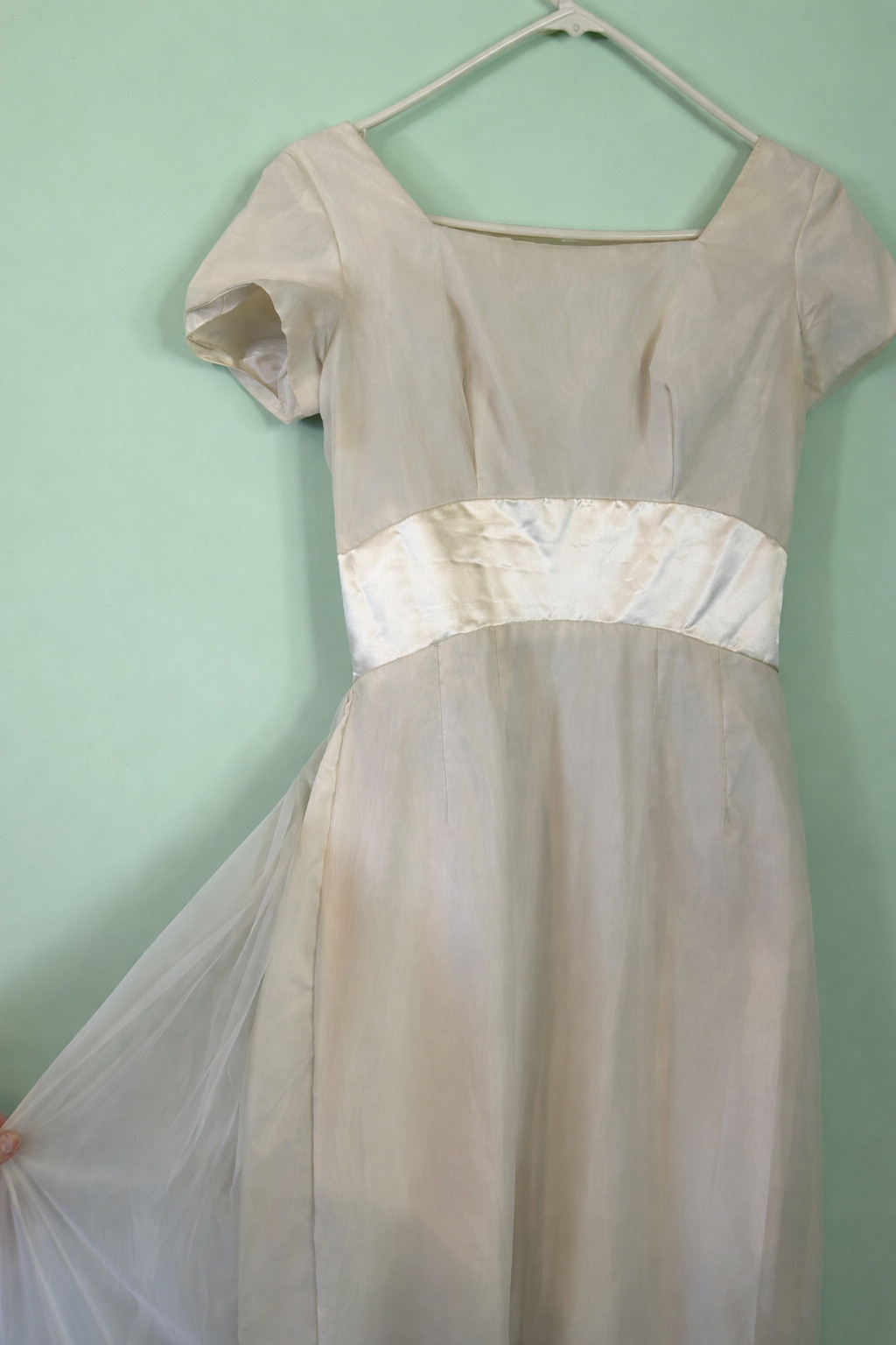 Vintage 50’s 60’s Wedding Gown SMALL Ivory Satin Rosette Bow cap sleeve Chiffon