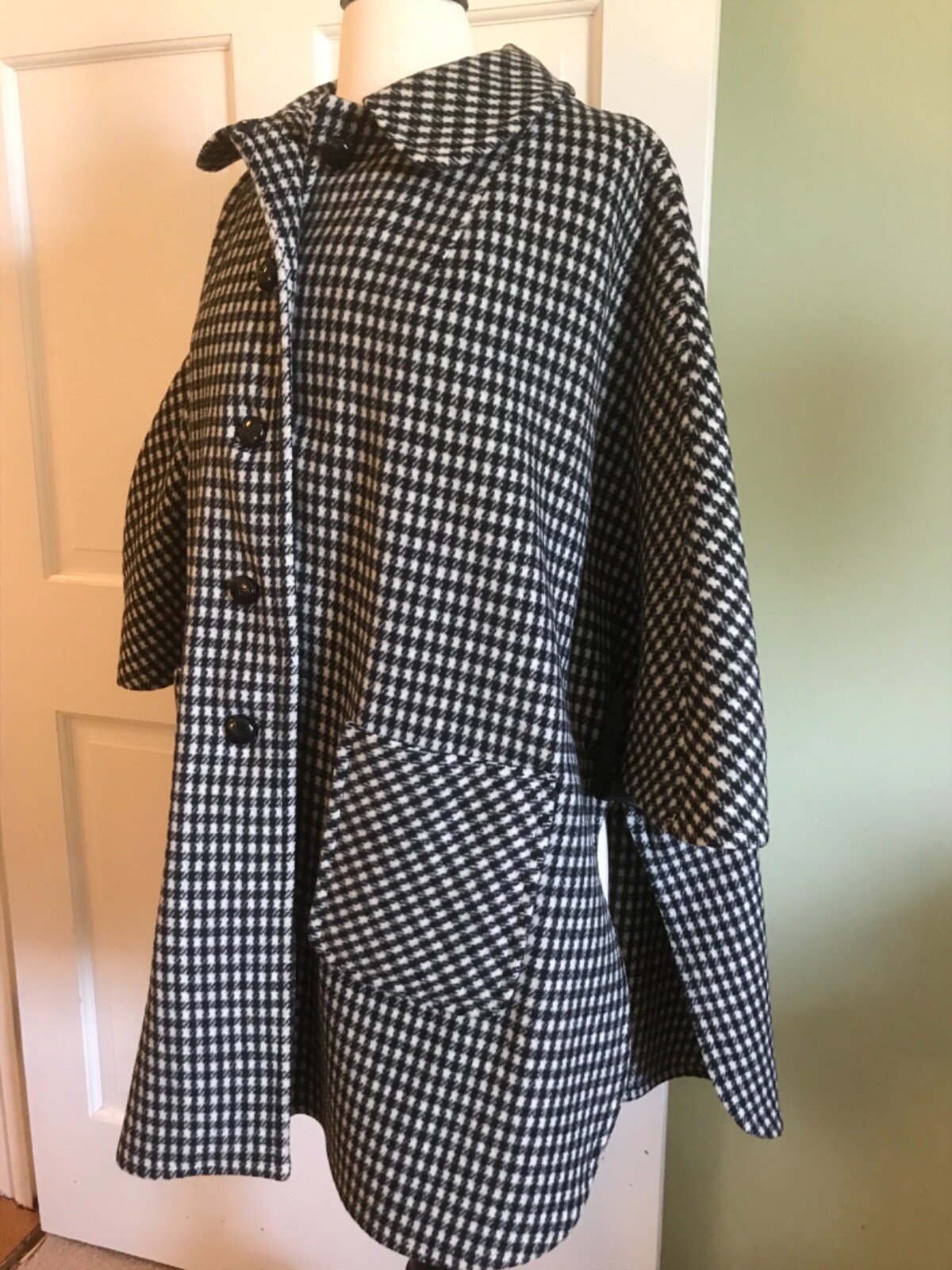 VTG Black & White Houndstooth Cape HANDMADE Lace Up Sides Large + EEUC!!!
