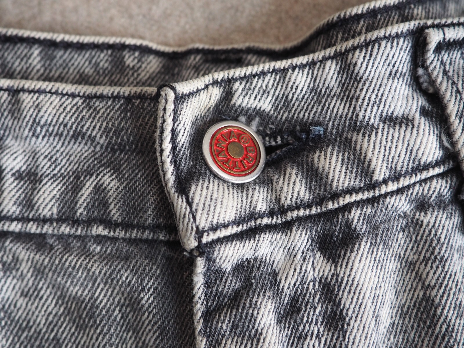 VTG 80s Brittania Faded Gray Acid Wash High Waist 31W Denim Logo Shorts