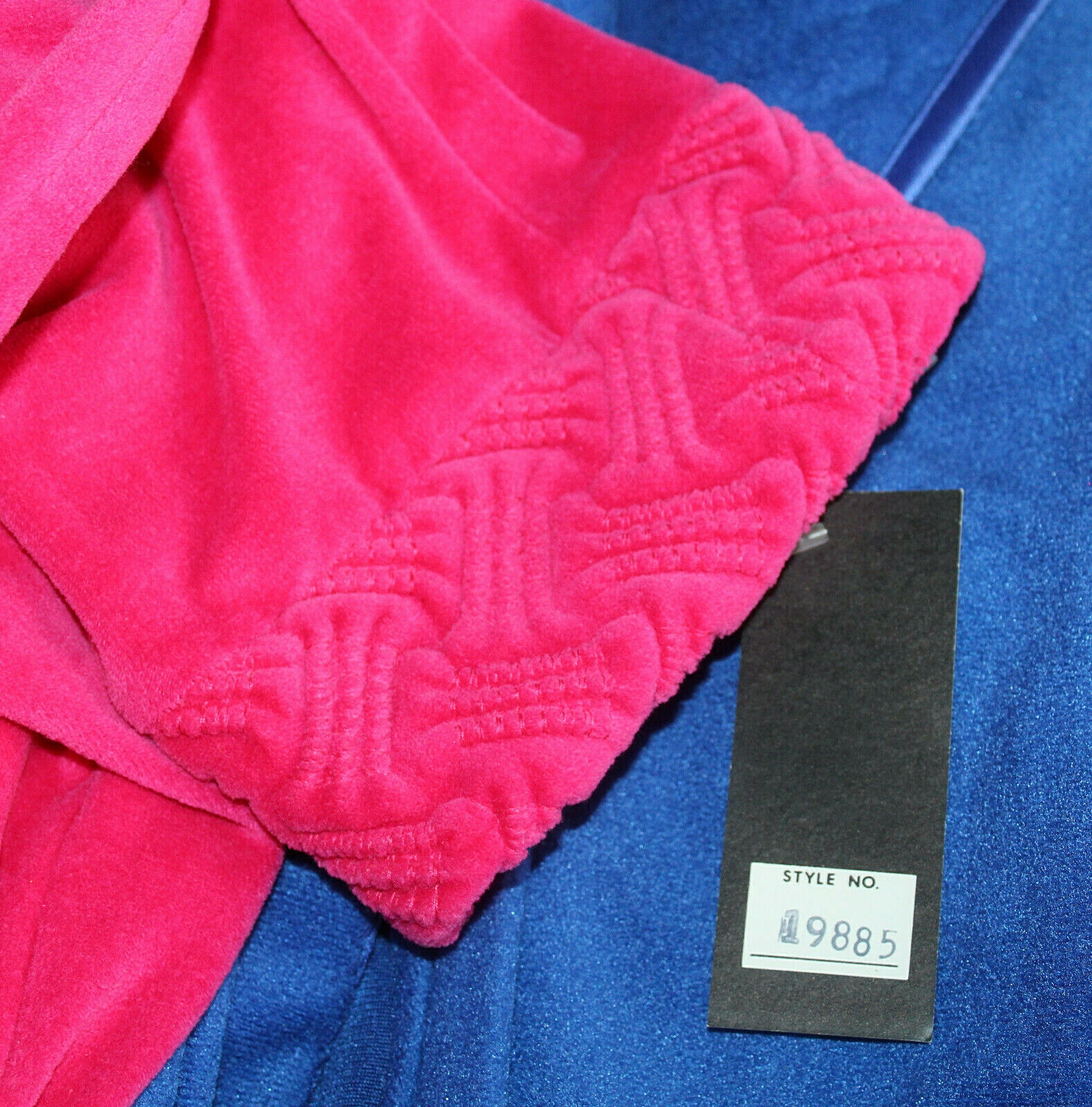 NEW! Vintage GERRY Plush Velour PINK Bathrobe w Embossed Design Trim Size Medium