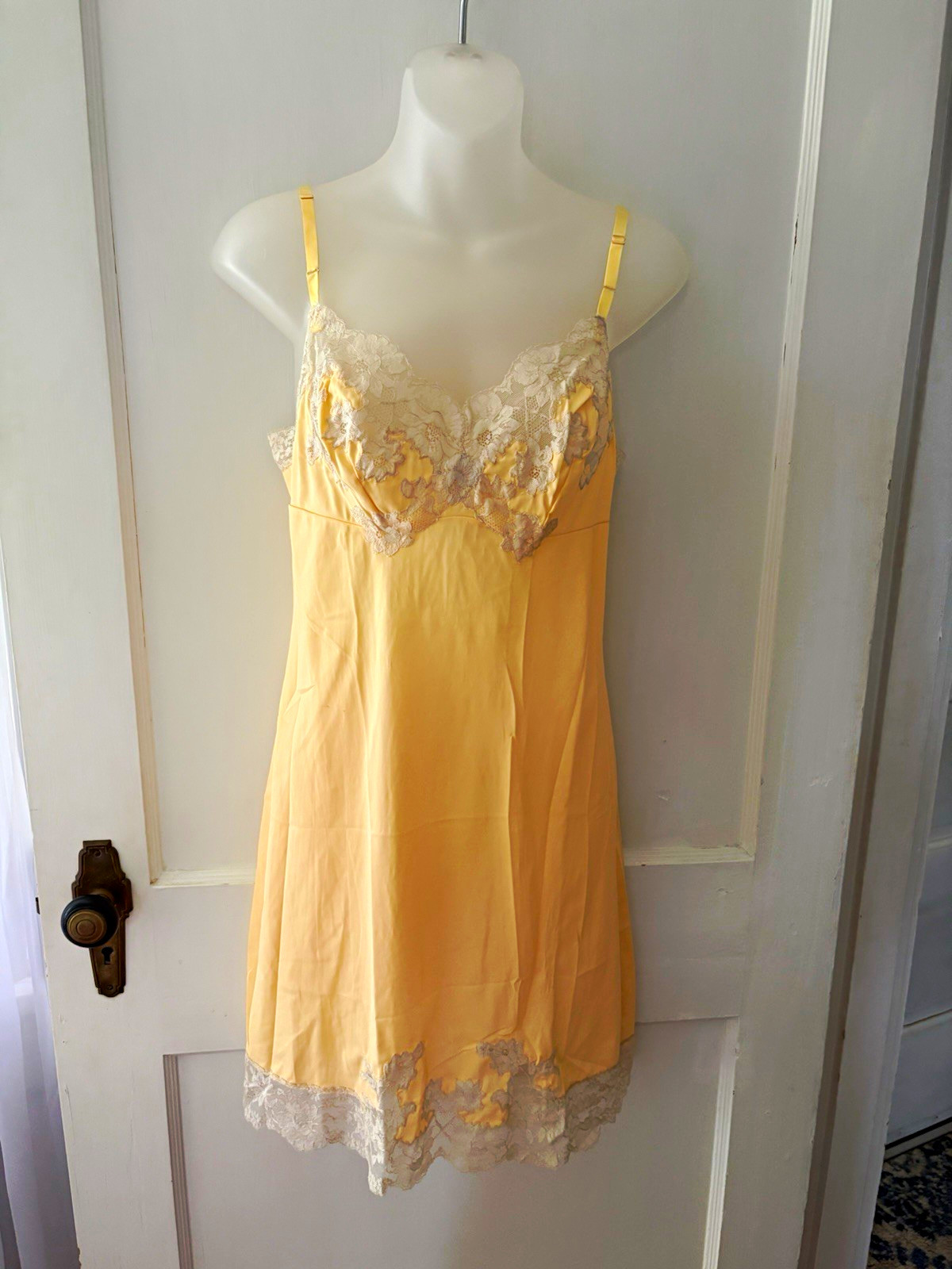 Rare Van Raalte Yellow Nylon Full Slip Lace Trim Size 32 Regular Made in USA