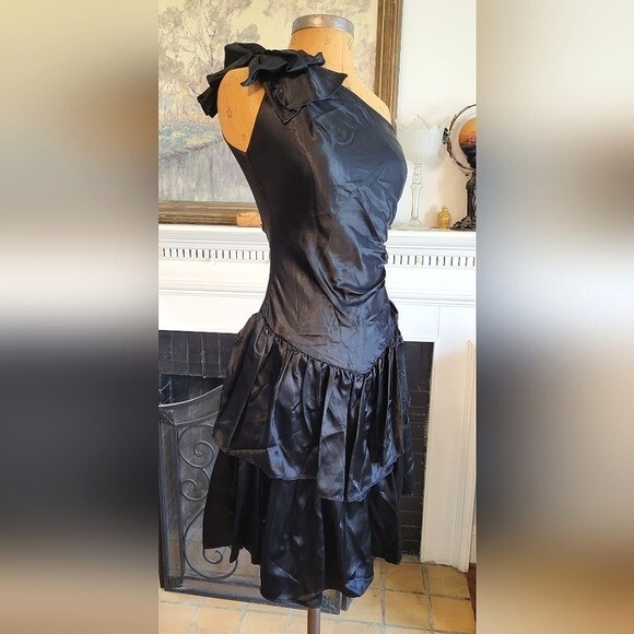 1980s Vintage Steppin’ Out Black Asymetrical Mini Dress Made In USA Size 9
