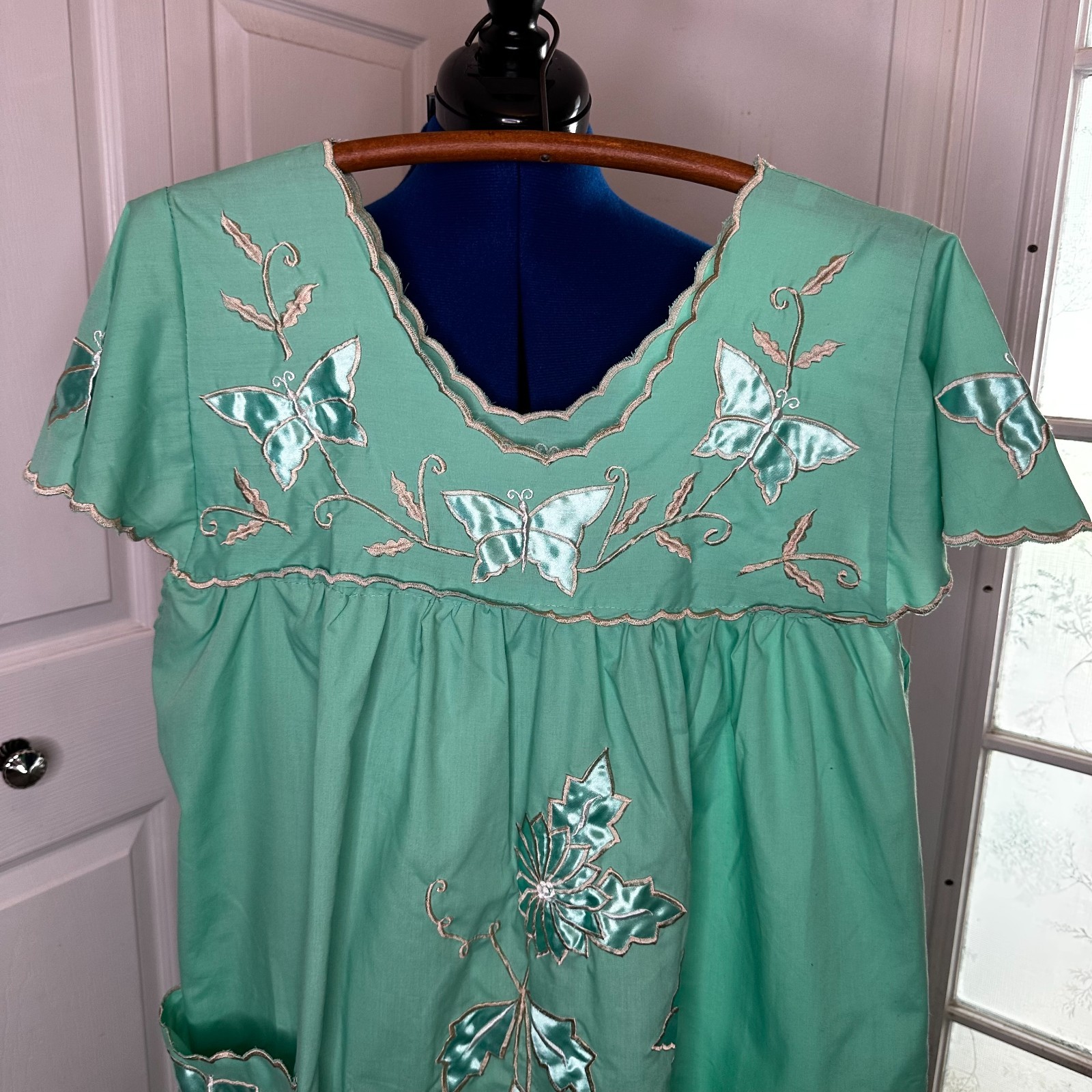 Vintage Women’s Mint Green Nightgown Dress Floral Embroidered SEE MEASUREMENTS