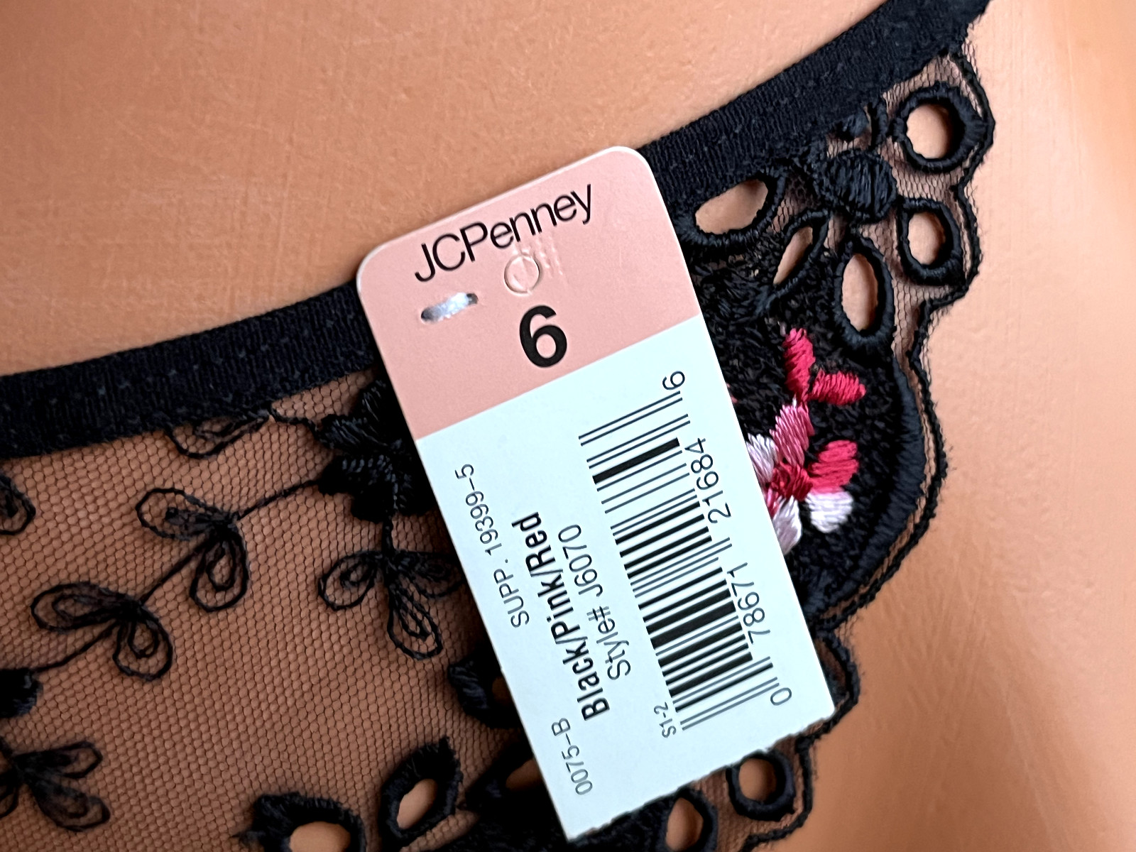 325 DELICATES Medium Sheer Embroidered Floral String Thong #1355 NWT Vintage