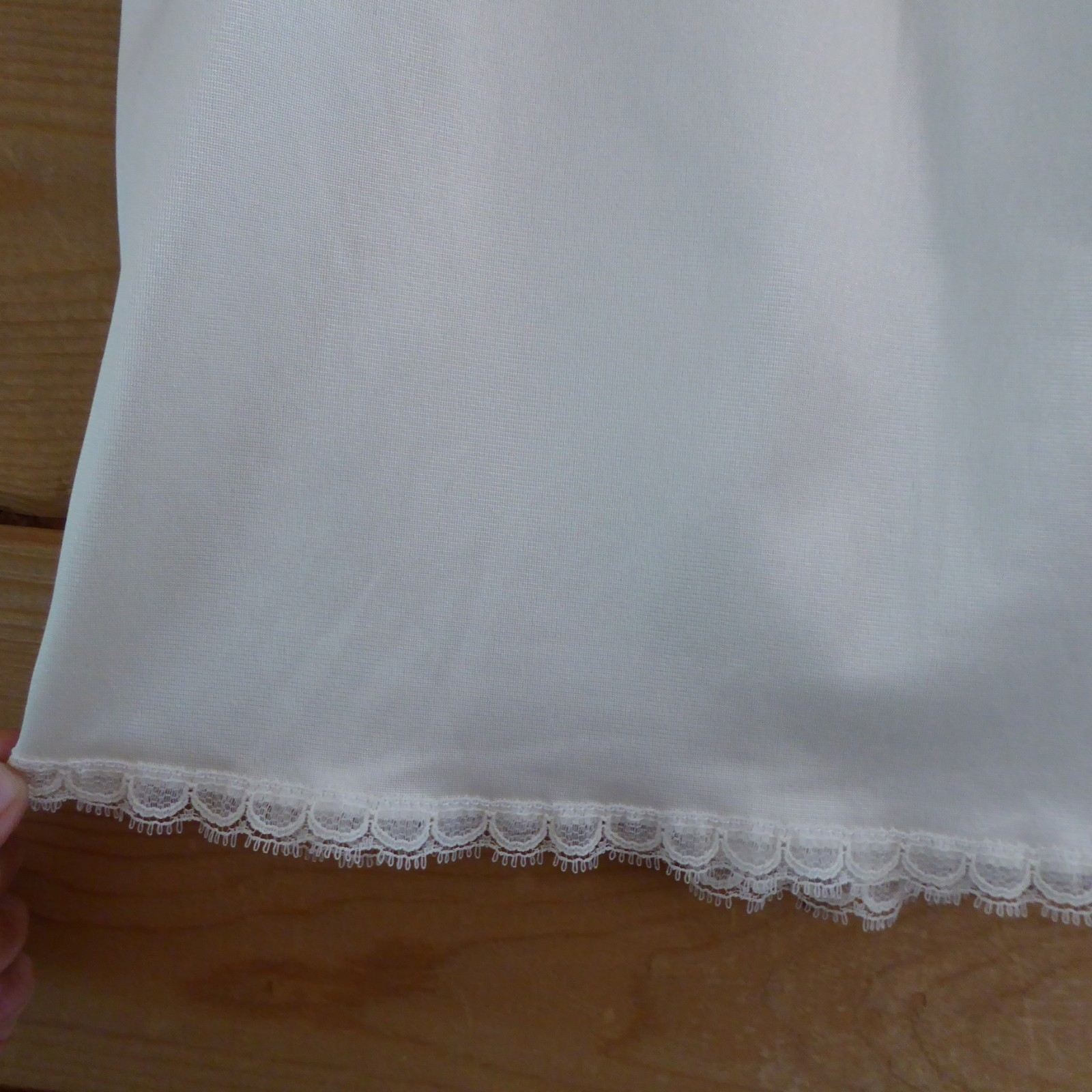 Vanity Fair Champagne Cream Off White 100% Nylon Slip Skirt Waistband Pull On M