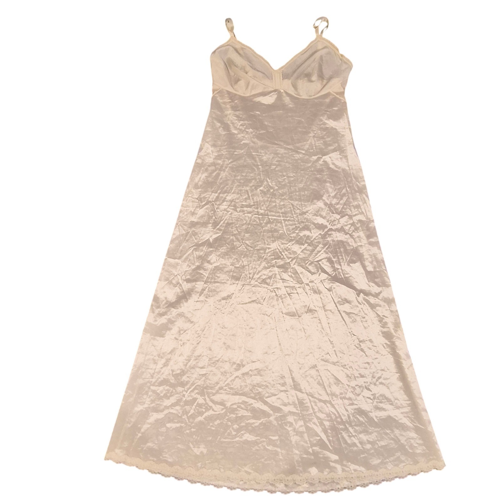 Vanity Fair Vintage Full Slip Lace Trim Cream Antron III Nylon Size 32 TT USA