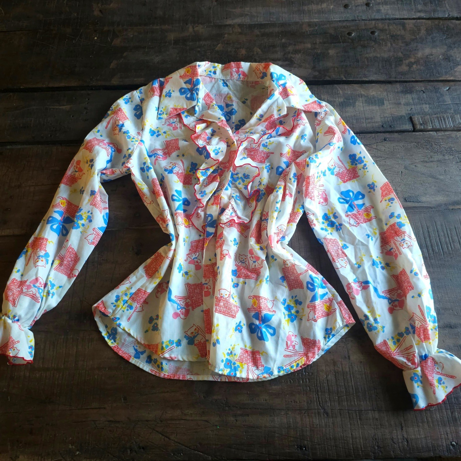 Vintage 1970s Novelty Print Ruffle Blouse White Kitten Puppy Dog Basket Top 70s