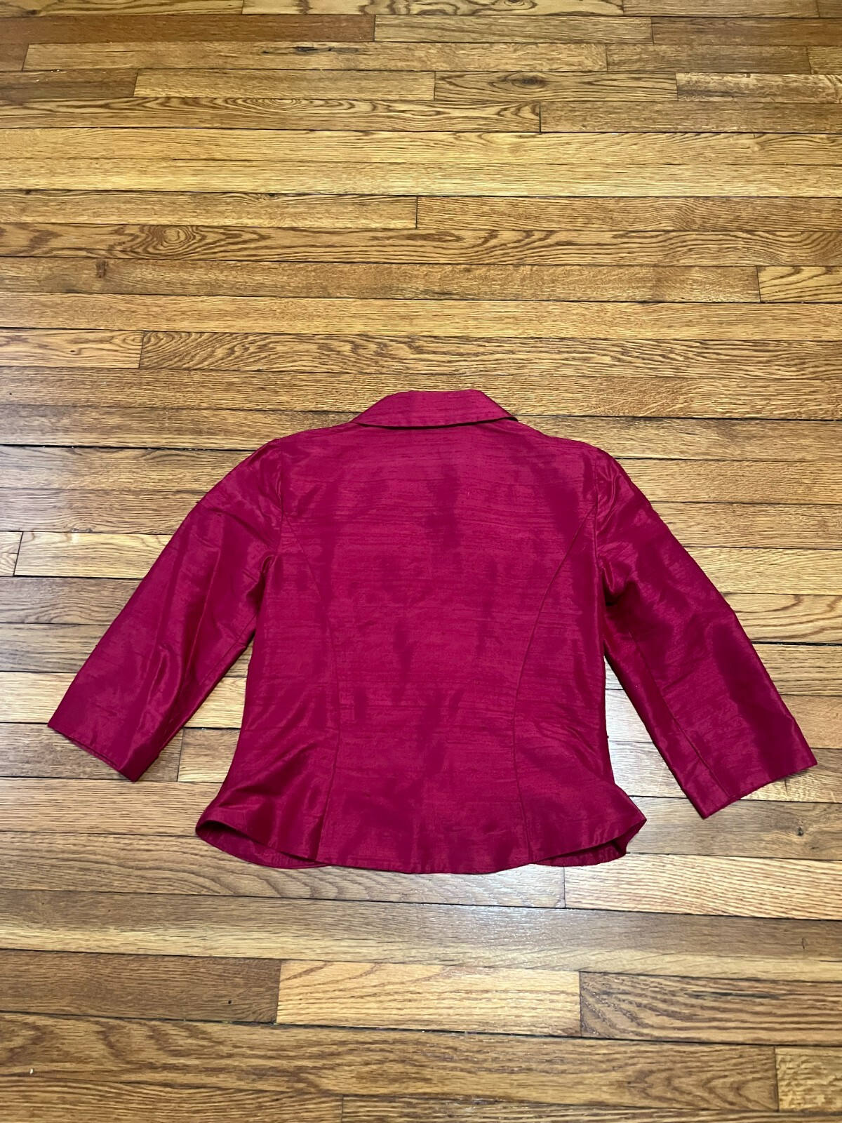 Vintage USA Watters & Watters Women’s 100% Silk Blouse Red Collared Button Front