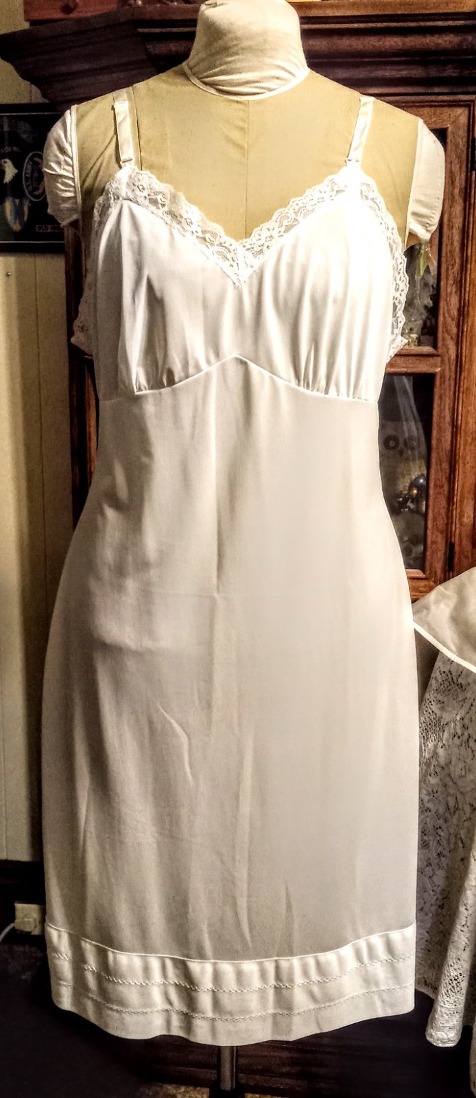 Vintage Bradley size 42 white full slip trim to fit „snip it” hem Union Label