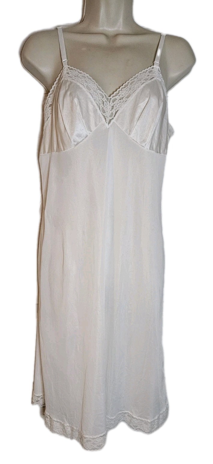 Vanity Fair Satin With Lace White Full Slip Dress Womens Size 34