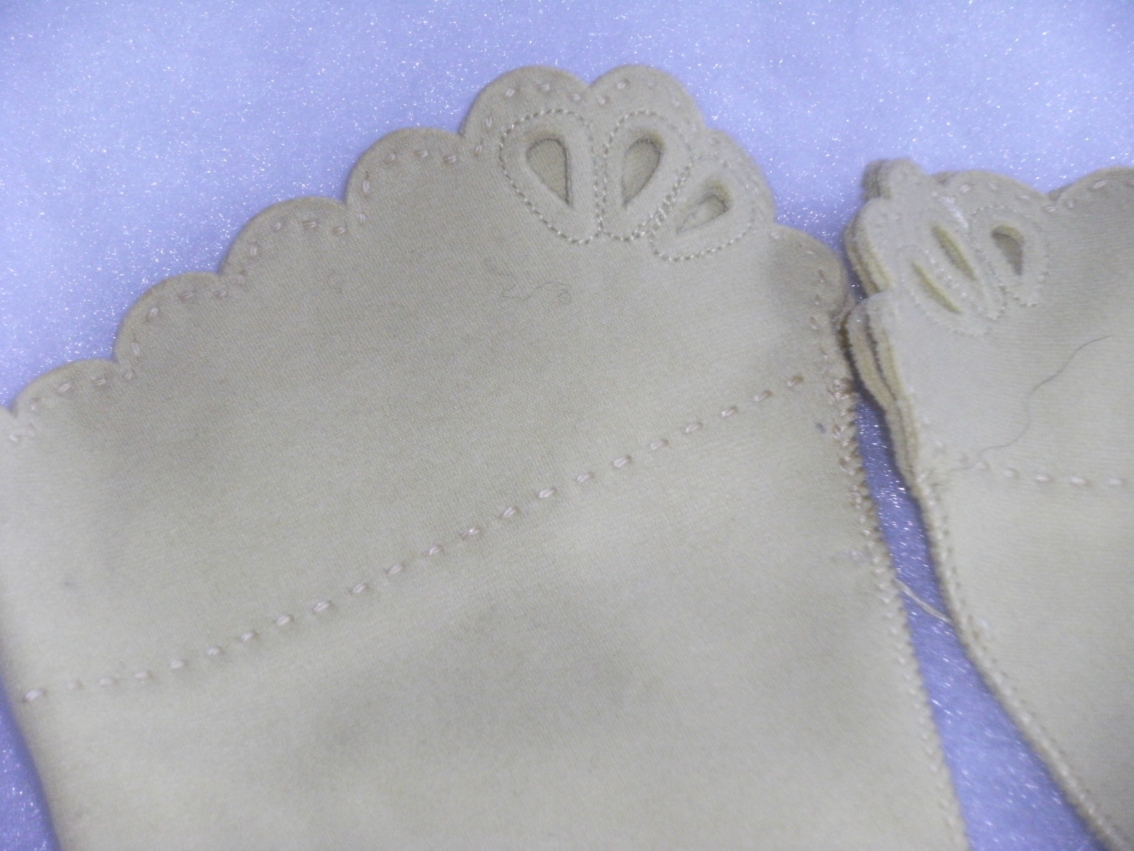 VINTAGE FORMAL GLOVES YELLOW 9IN RIPPLED WITH EYELETS TOP PENNEY’S