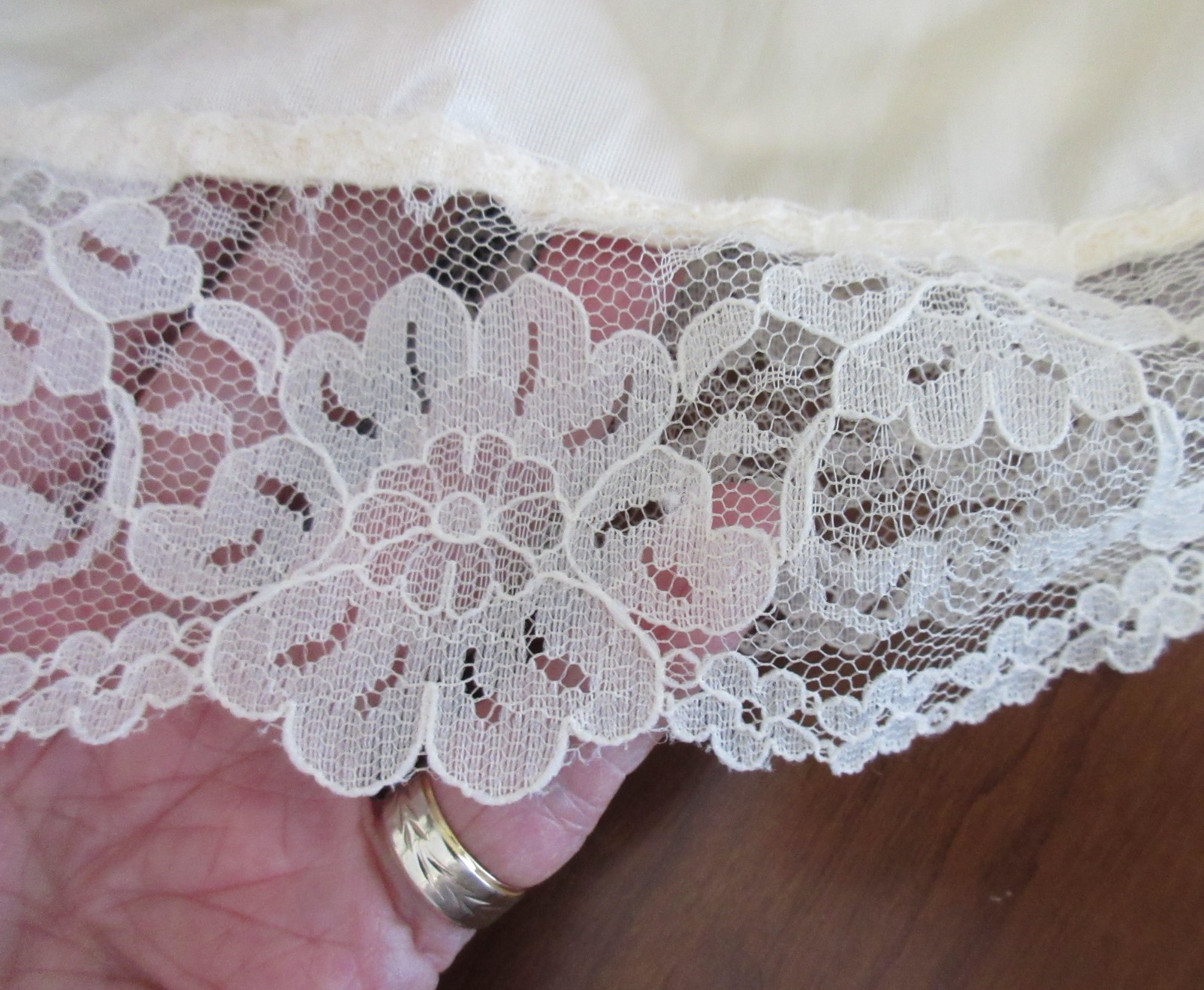 GAYMODE JC PENNEY 25″ 100% antron III IVORY nylon 2.5″ LACE half slip L USA