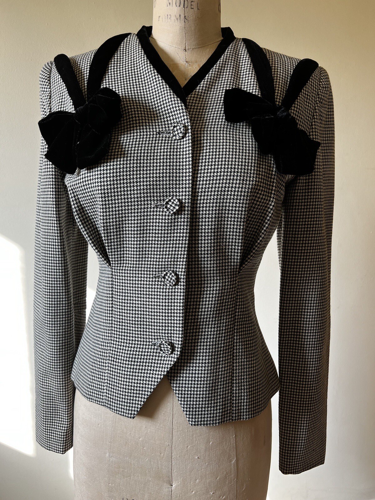 Vintage Norma Kamali 80’s Women’s Jacket Blazer Black White Houndstooth Velvet