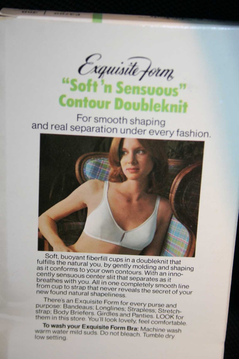36 B VTG 70s NOS Nylon CONTOUR Keyhole Bra Soft’n Sensuous Exquisite Form P3789