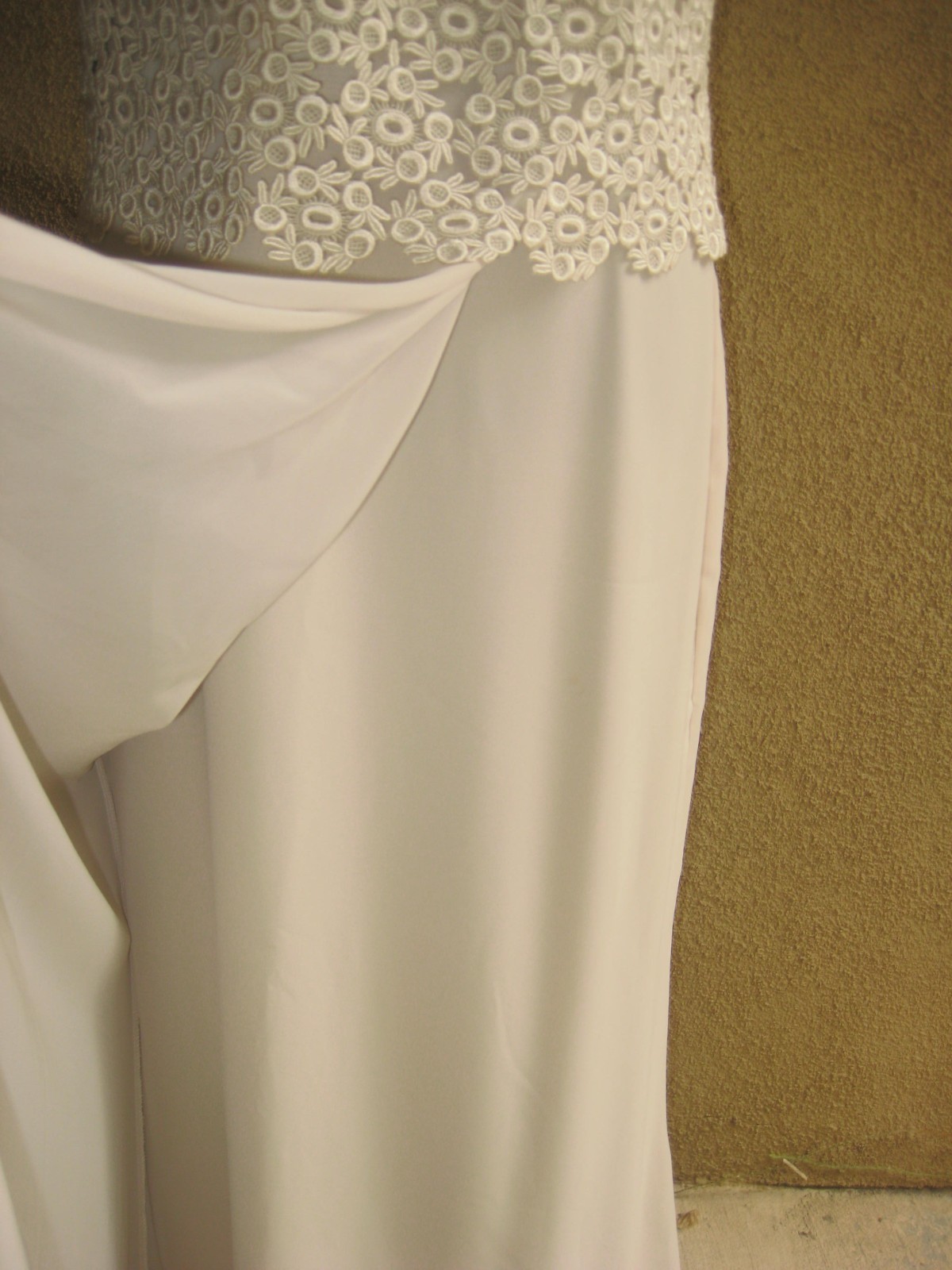 Vintage Daymor Couture C.Mercedes Ferreira beige embroider overlay long gown 12