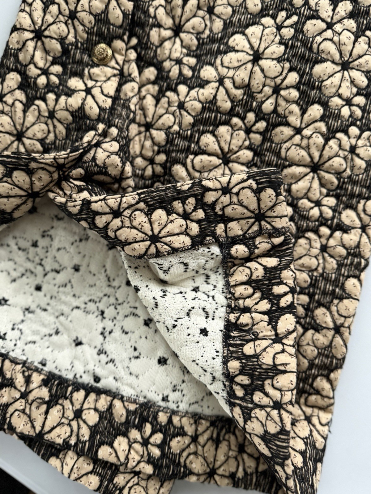 VTG 1970s Floral Quilted Maxi Skirt XS Black Beige Gold Tone Buttons Cottagecore