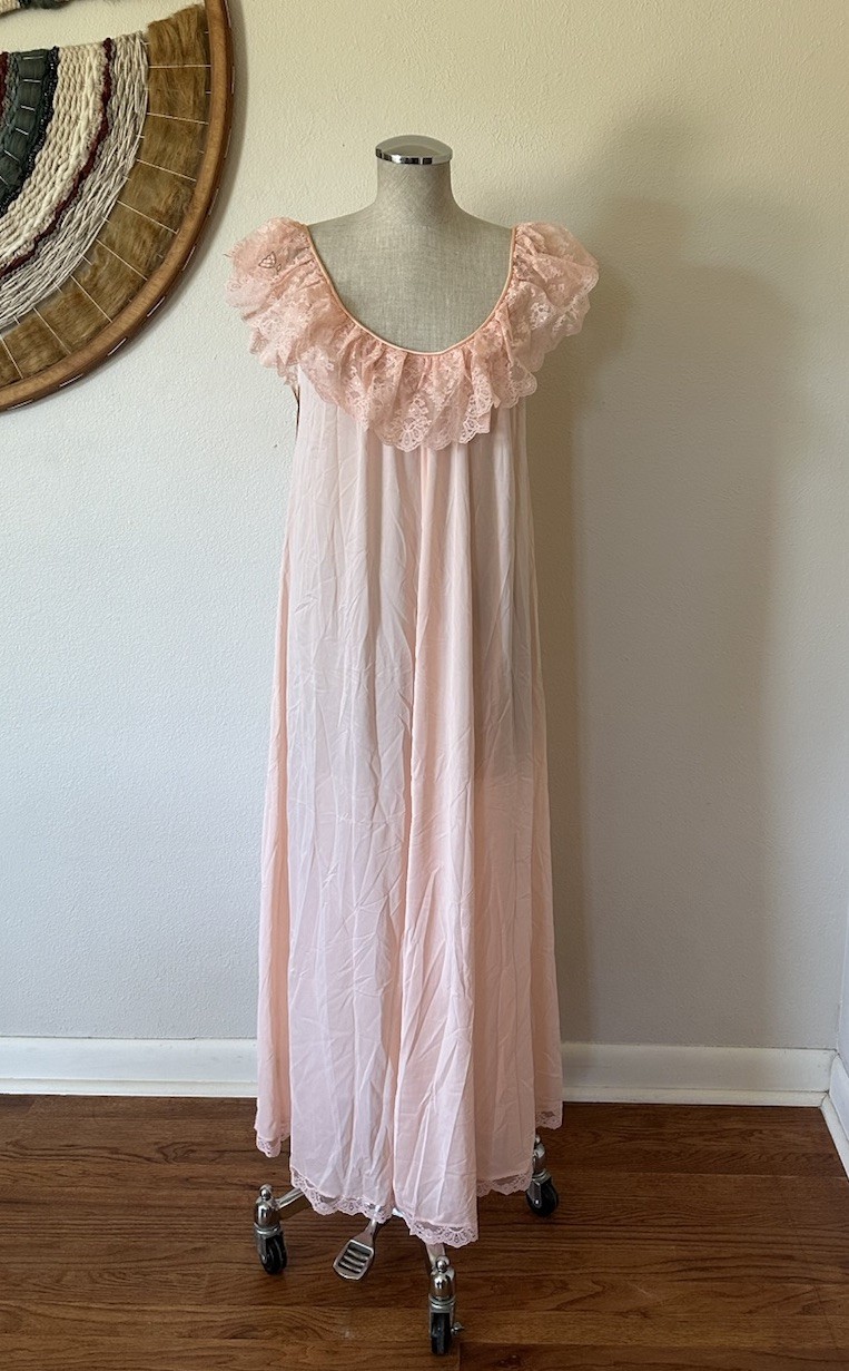 Vintage 60s Claire Sandra by Lucie Ann Hollywood Pink Lace Nightgown Deadstock M
