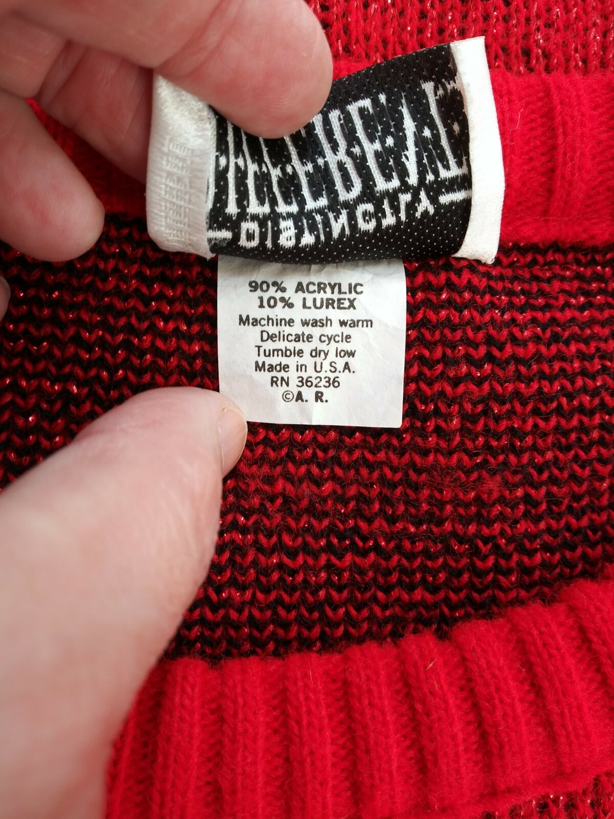 Vintage DISTINCTLY DIFFERENT Floral Shiny Red and Black Sweater Size L/XL EUC