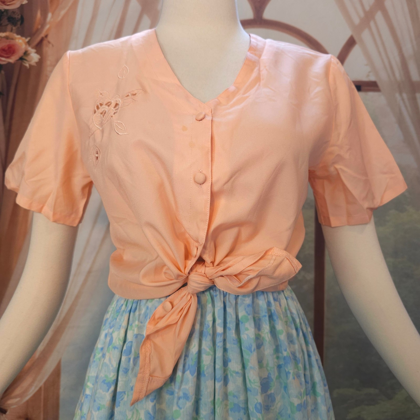 Vintage 1970’s Blouse Top Shirt Peach Pink V-neckline Eyelet Lace Cutouts Floral