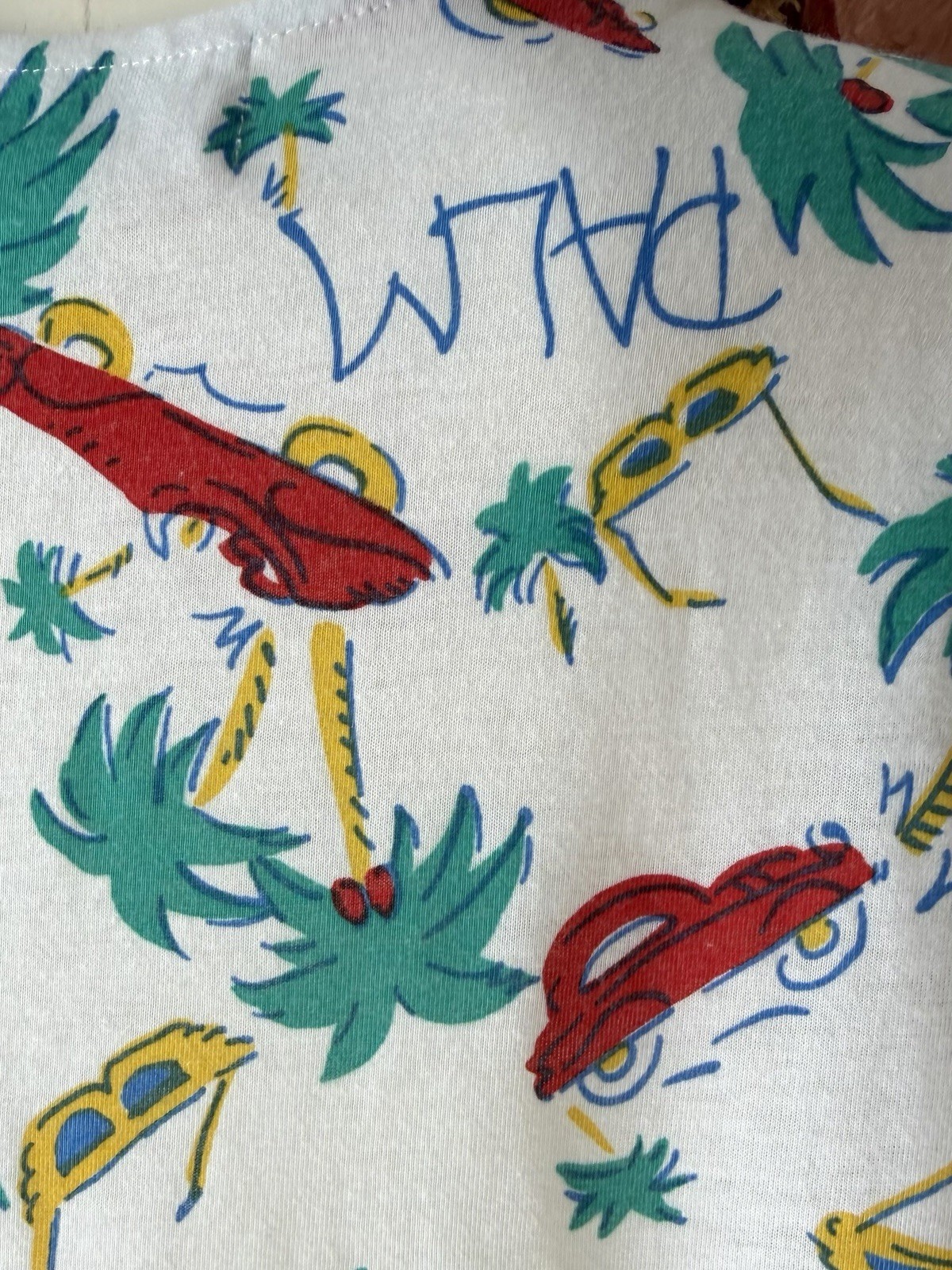 Vintage 80’s NOVELTY BEACH SHIRT Tee Palm Trees Sunglasses Cap Sleeve Hey Doll!