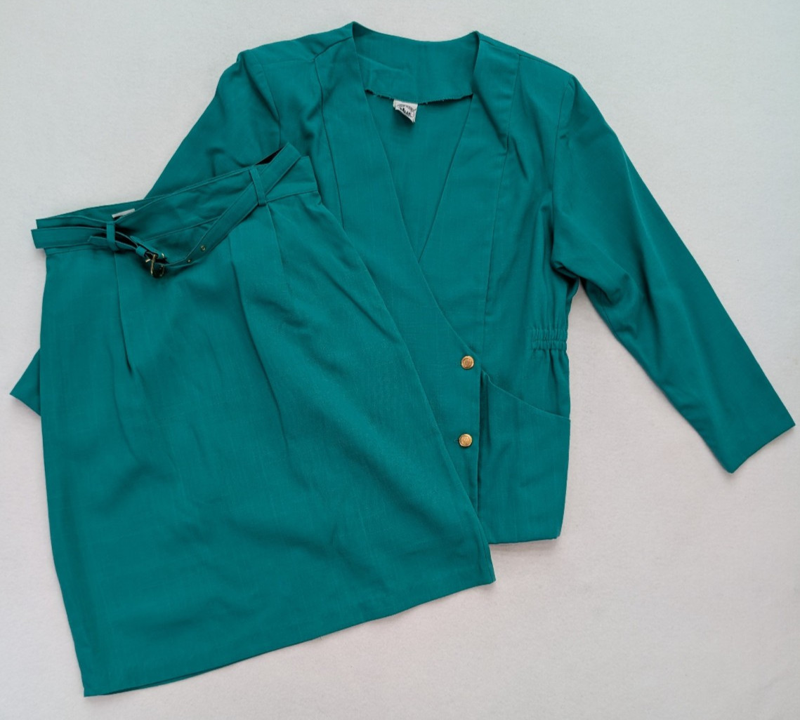 Vintage 80s Women’s Skirt Suit Size 16 Green Double-Breasted Belt