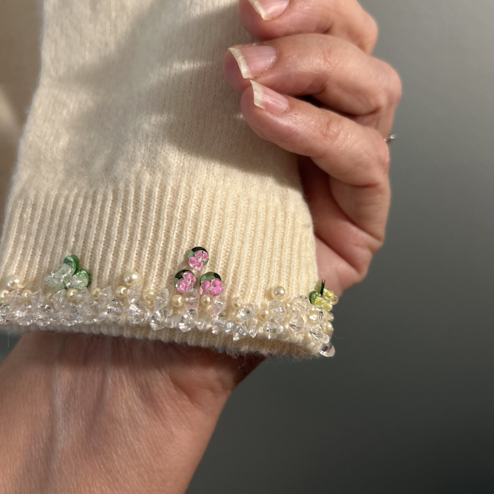 Vintage Womens Embroidered Beaded Cream Sweater Lambs Wool Angora L XL Hong Kong