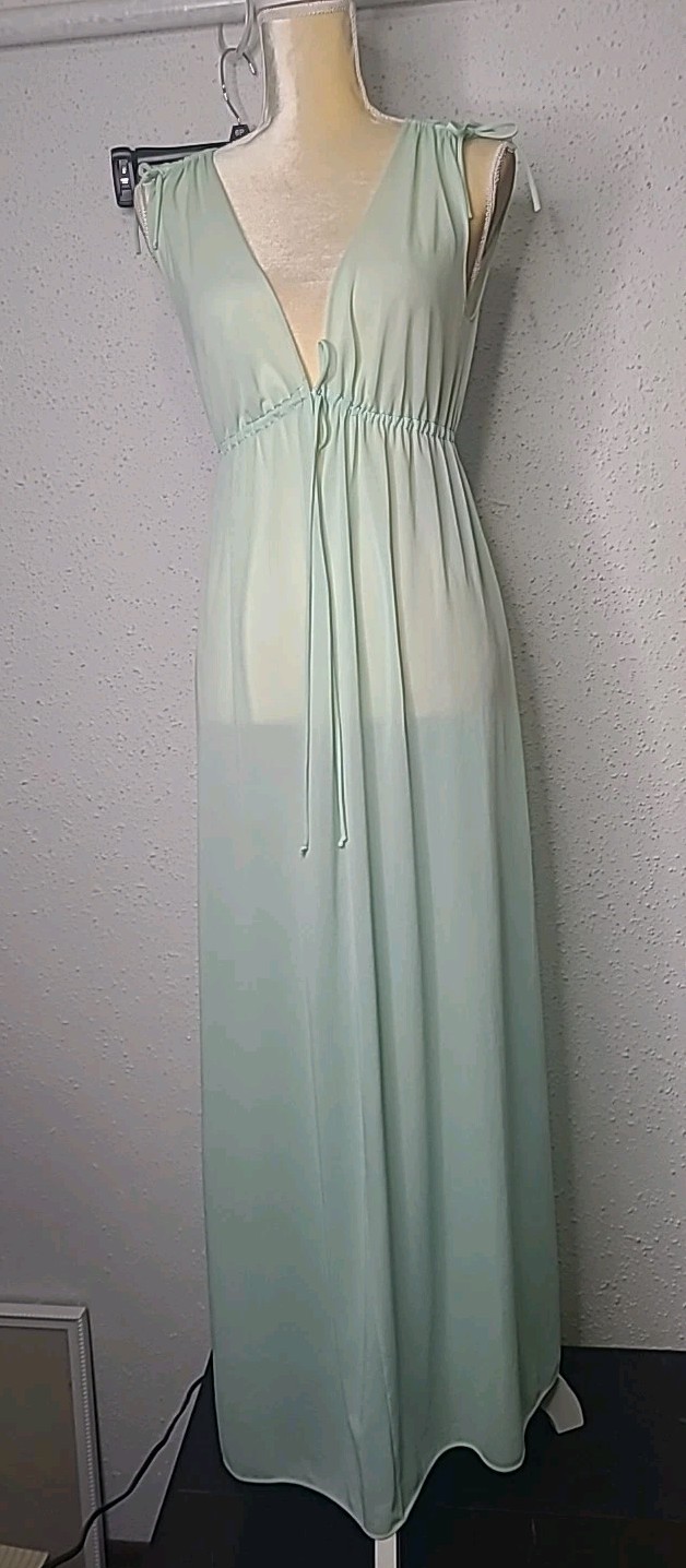 Vintage Vassarette 1970s Crepelon Sheer Nylon Slip Nightgown Long Maxi Pinup