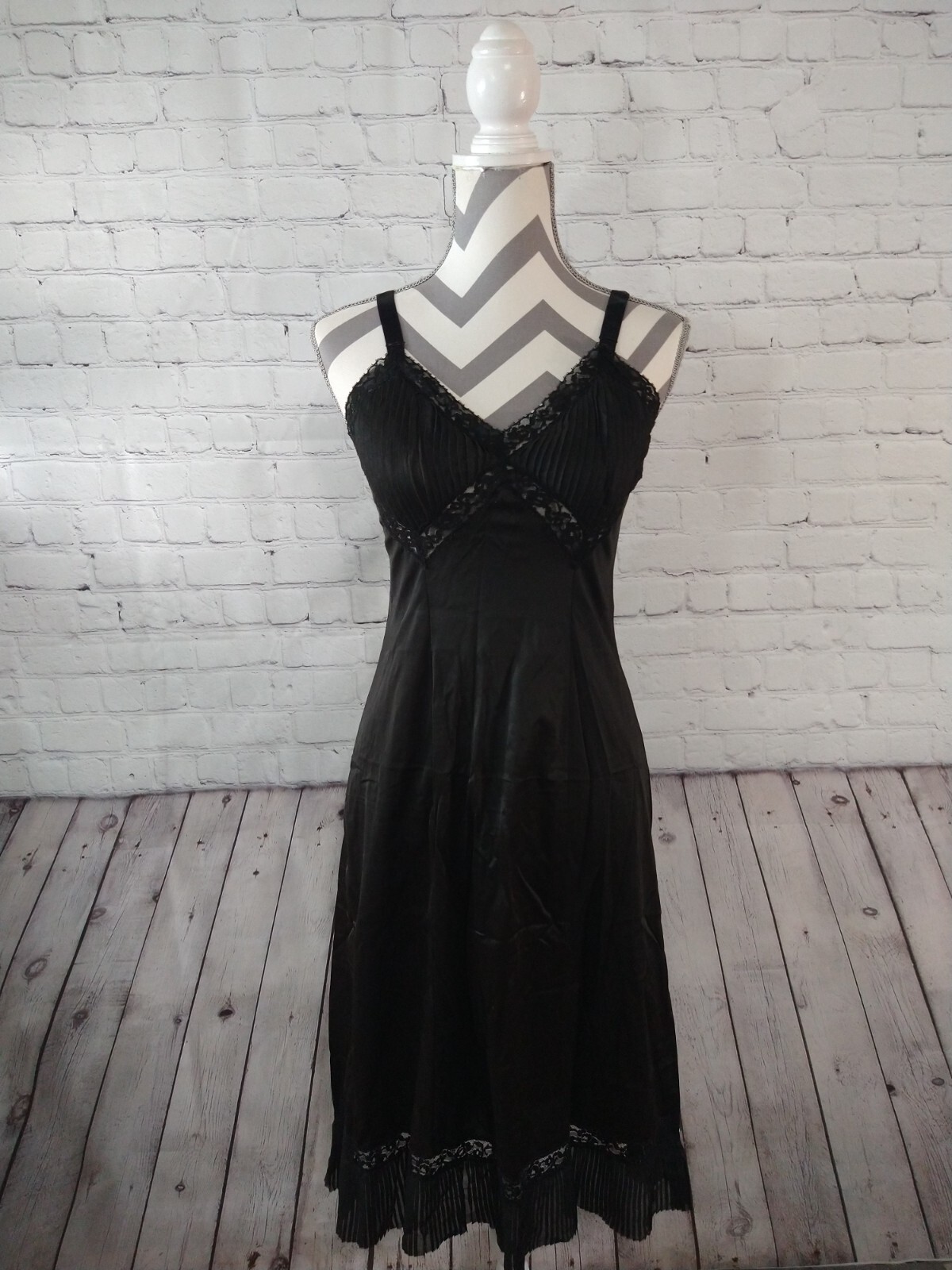 EUC women’s VINTAGE HONEY TRIQUE GILEAD black full slip dress – SIZE 36