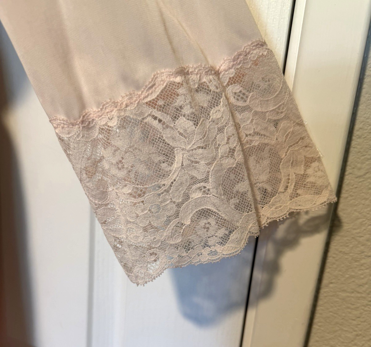 VTG 70’s OLGA LINGERIE #9702 PINK W/ WIDE LACE TRIM LONG ROBE ROBE SZ M