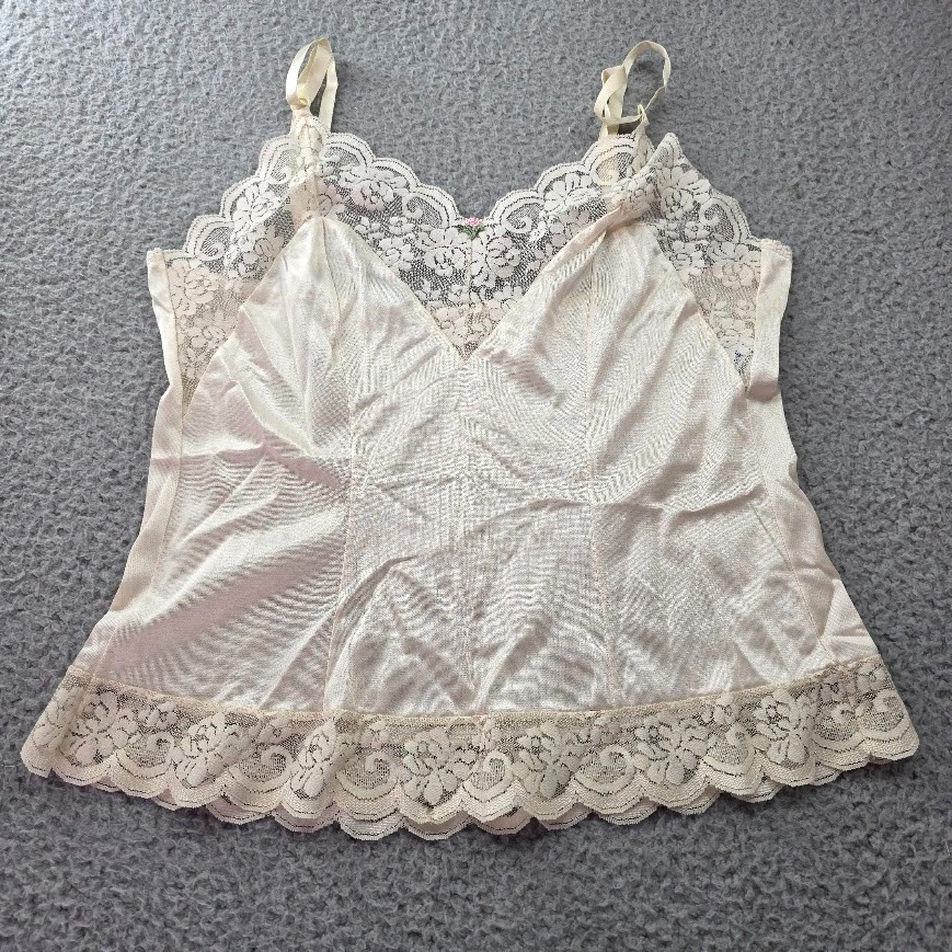 Vtg Maidenform Chantilly Lace Camisole 32 Beige Coquette Babydoll Y2K Made USA