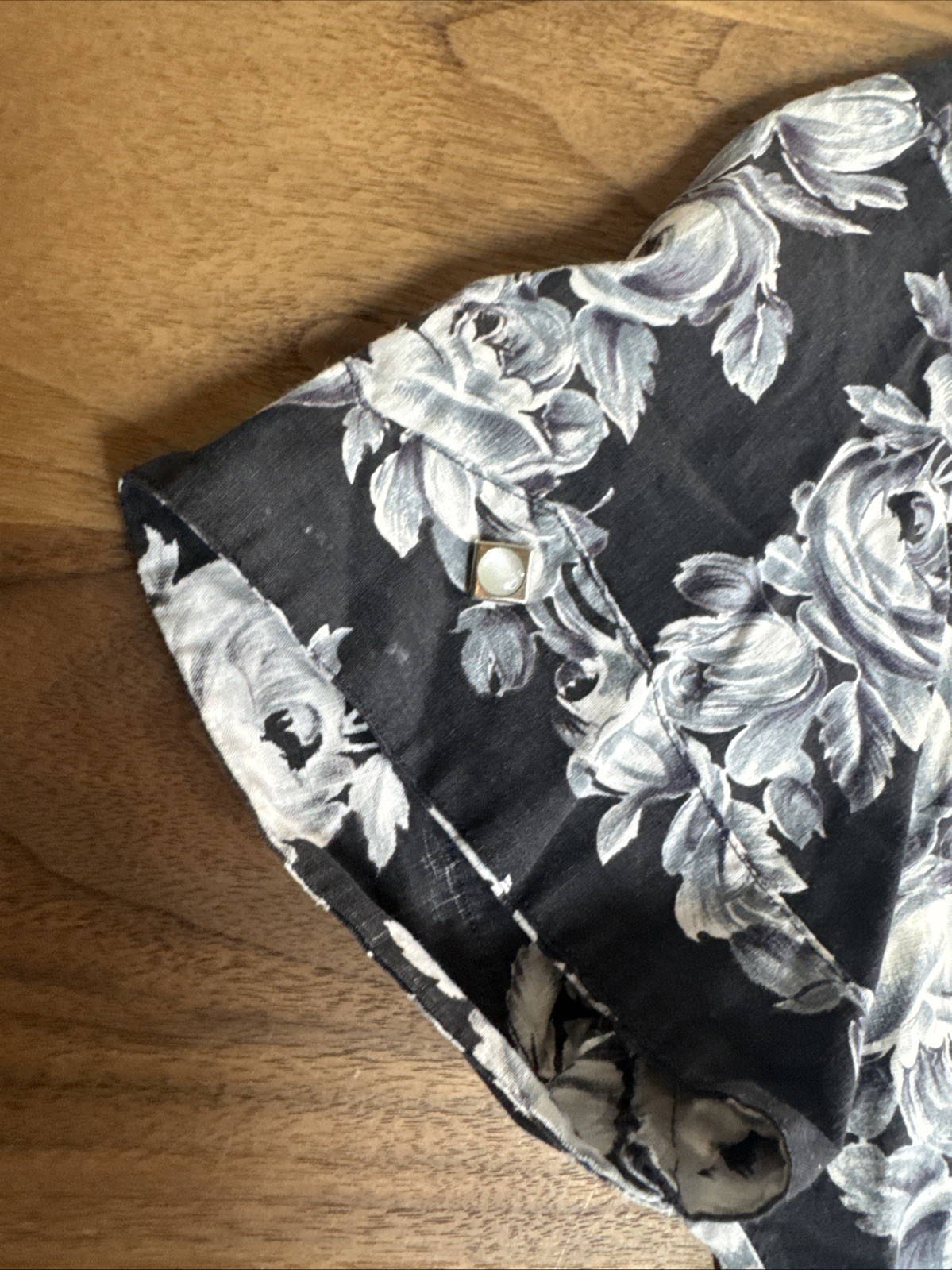 Vintage Levis Western Wear Pearl Snap Shirt Short Sleeve Black Floral Cotton