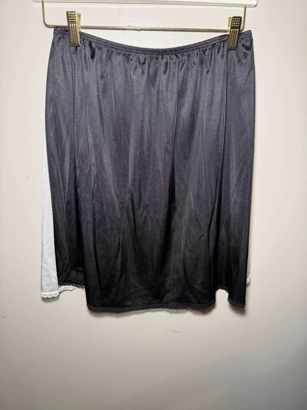 2 VTG Vassarette Half Slip Skirt White/Black Short Lg 20″ 11-122 Nylon Lace(1/23