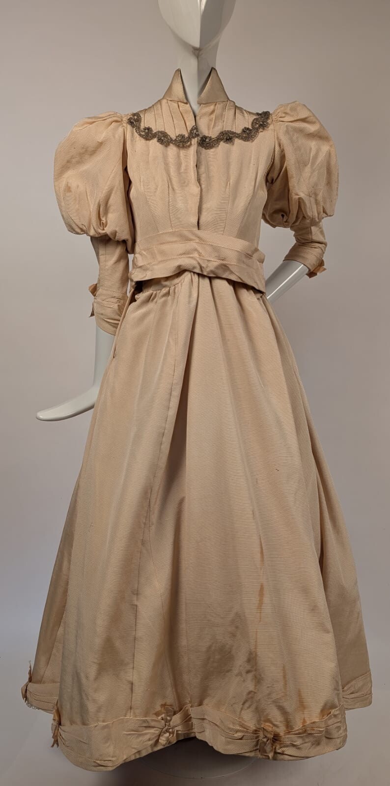 VICTORIAN 19TH C IVORY SILK FAILLE BUSTLE DRESS W PUFF SLEEVES + WATTEAU REAR