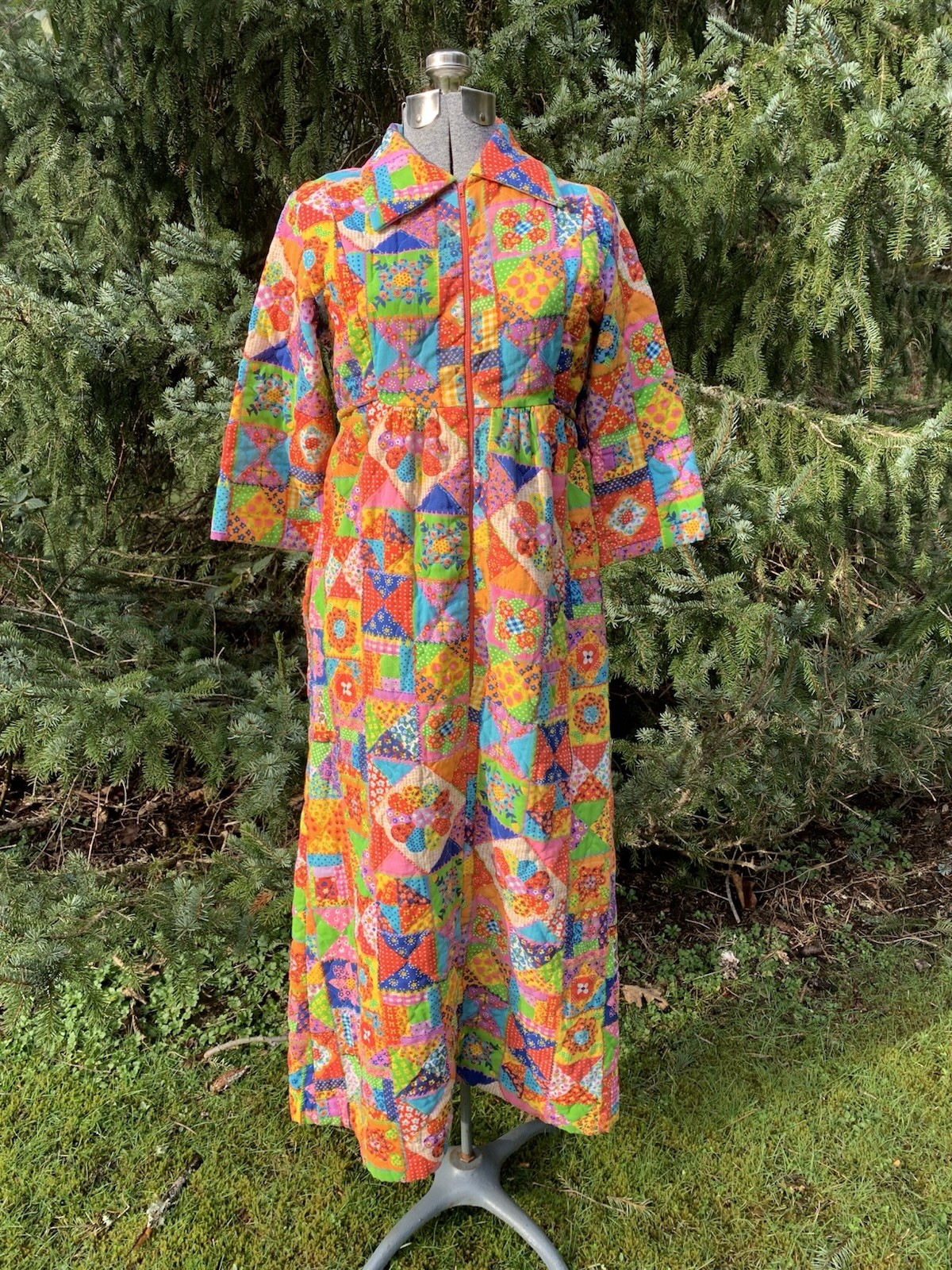 Vintage 1970s Patchwork Robe House Coat Cheater Quilt Psychedelic Funky Retro
