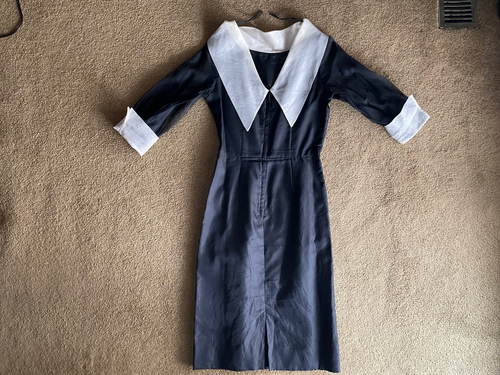 Vintage 1940’s HARCO Black Dress with White Contrast Collar, Front Metal Zipper