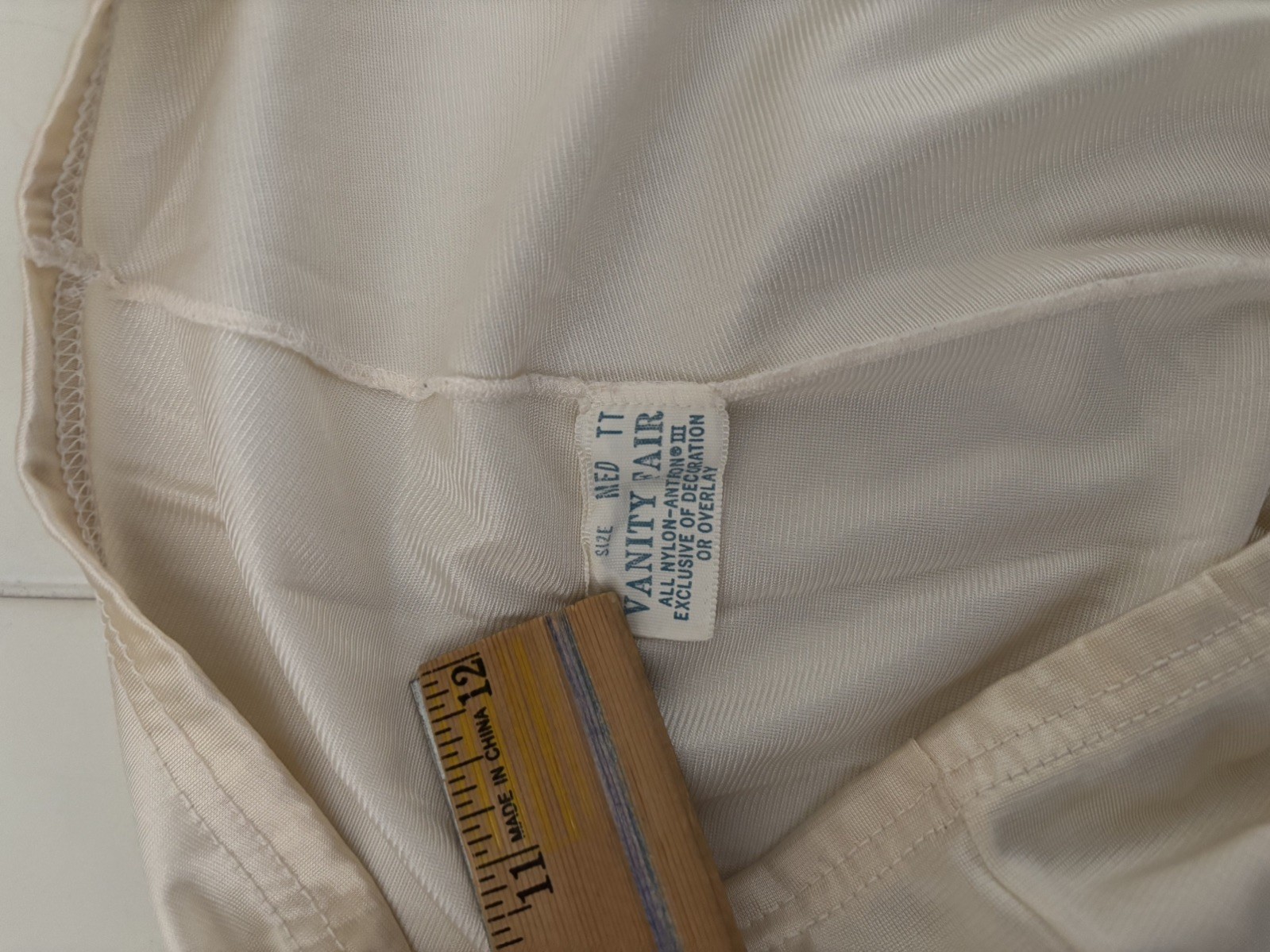 VTG VANITY FAIR*TAN NUDE A-LINE LACE TRIM NYLON HALF SLIP*