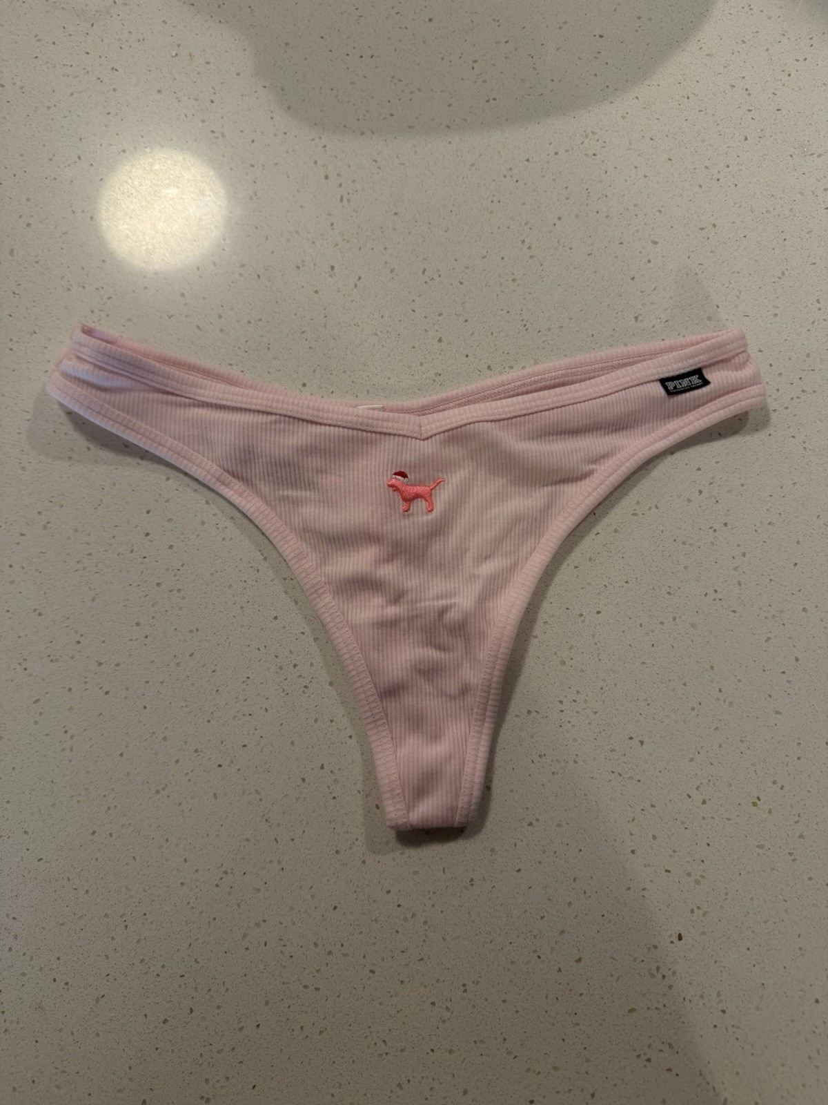 VICTORIA’S SECRET PINK EMBROIDERED DOG LOGO THONG ! RARE NWOT SIZE M