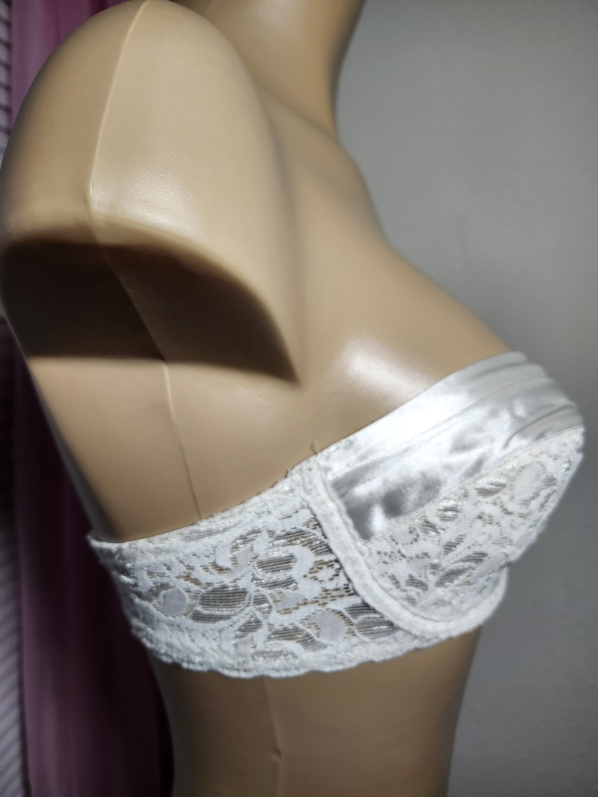 VTG Maidenform 34C Satin & Lace RENDEZVOUS Strapless Underwire Bra #8355 White