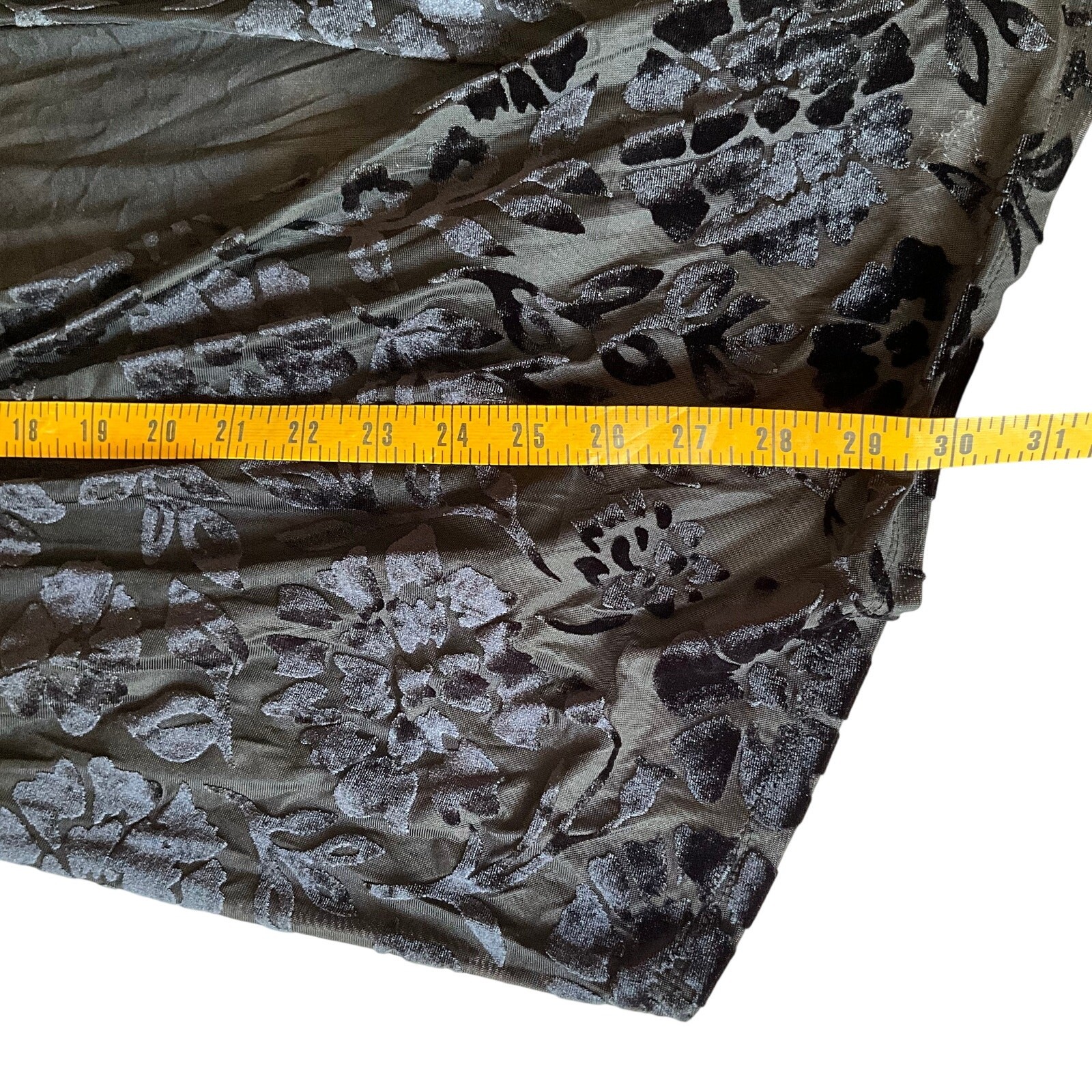 Logo Lavish Black Floral Velvet Duster: 90s, Y2K