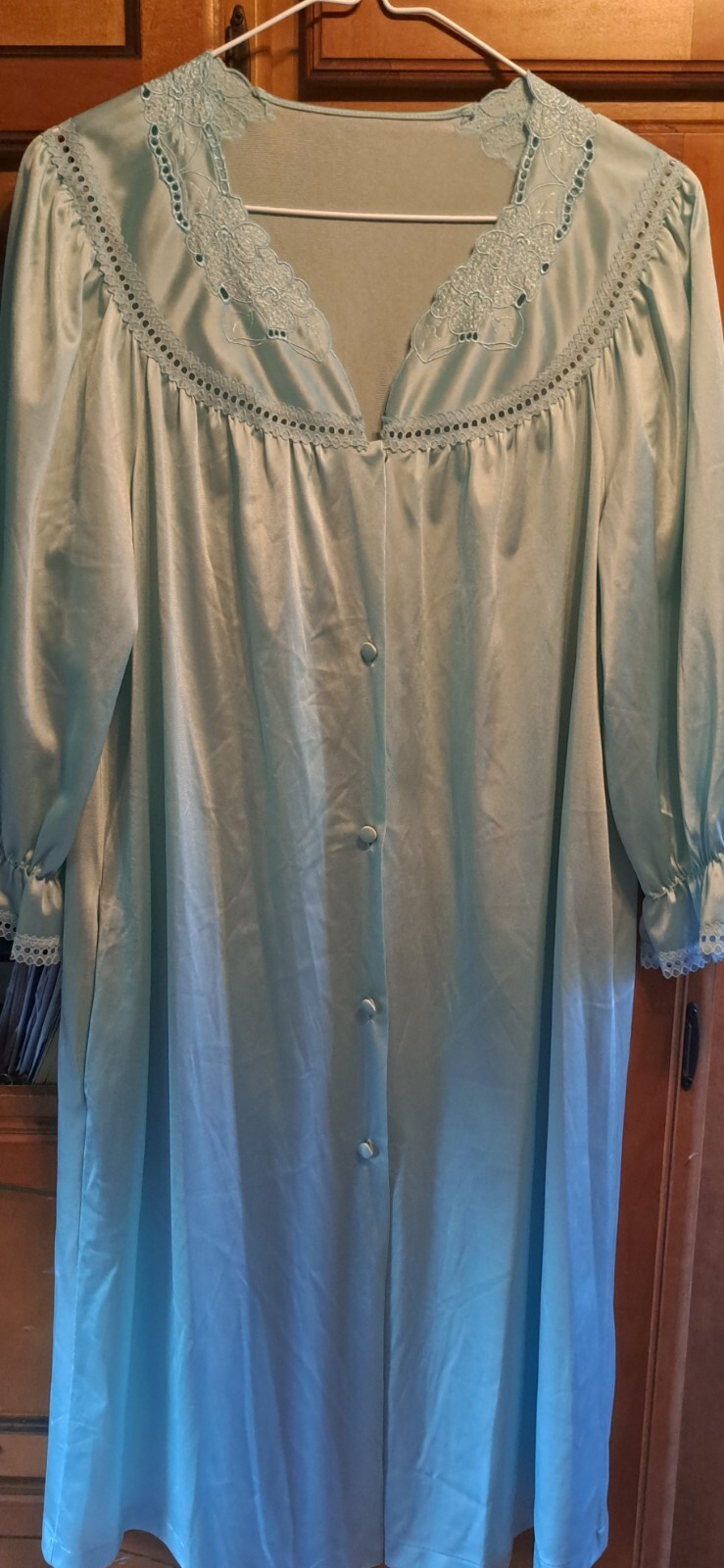 Vtg Beautiful Ladies Sea Foam Green Vanity Fair Nylon Robe Size Small Button