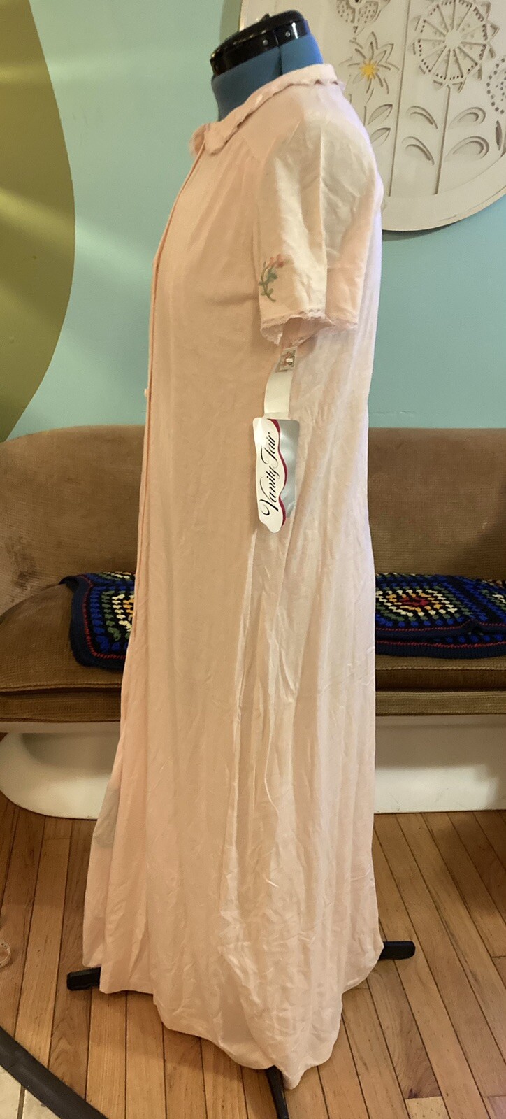 Vintage NOS MCM Vanity Fair Pink Daisy Nightgown & Robe Set Sz. Small/Medium