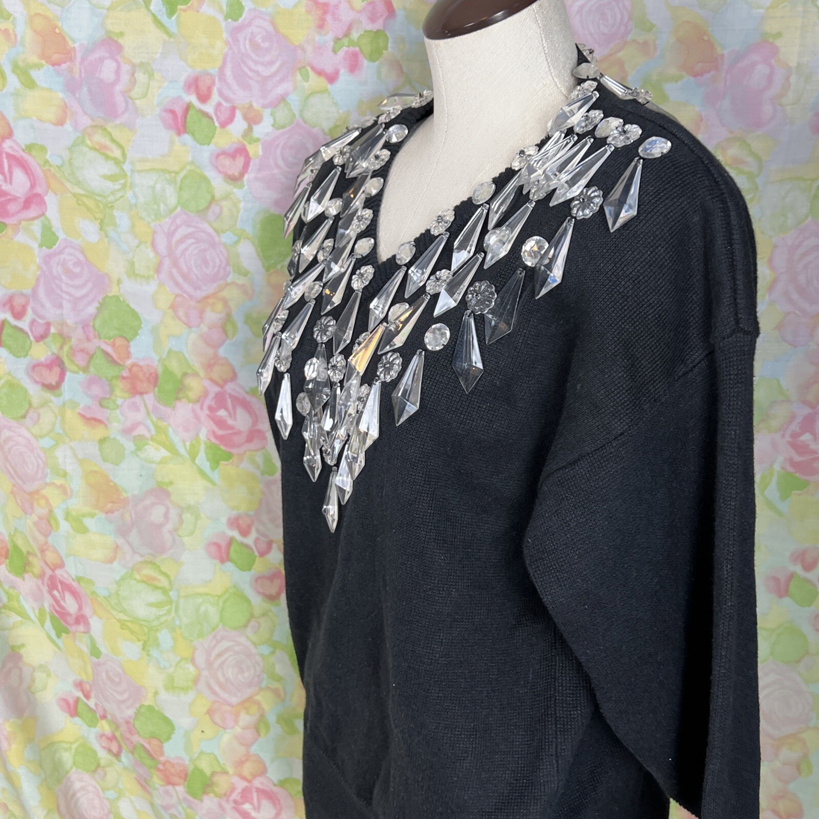 Vintage BONNIE BOERER Womens LARGE Chandelier Crystal Pendants Sweater Top