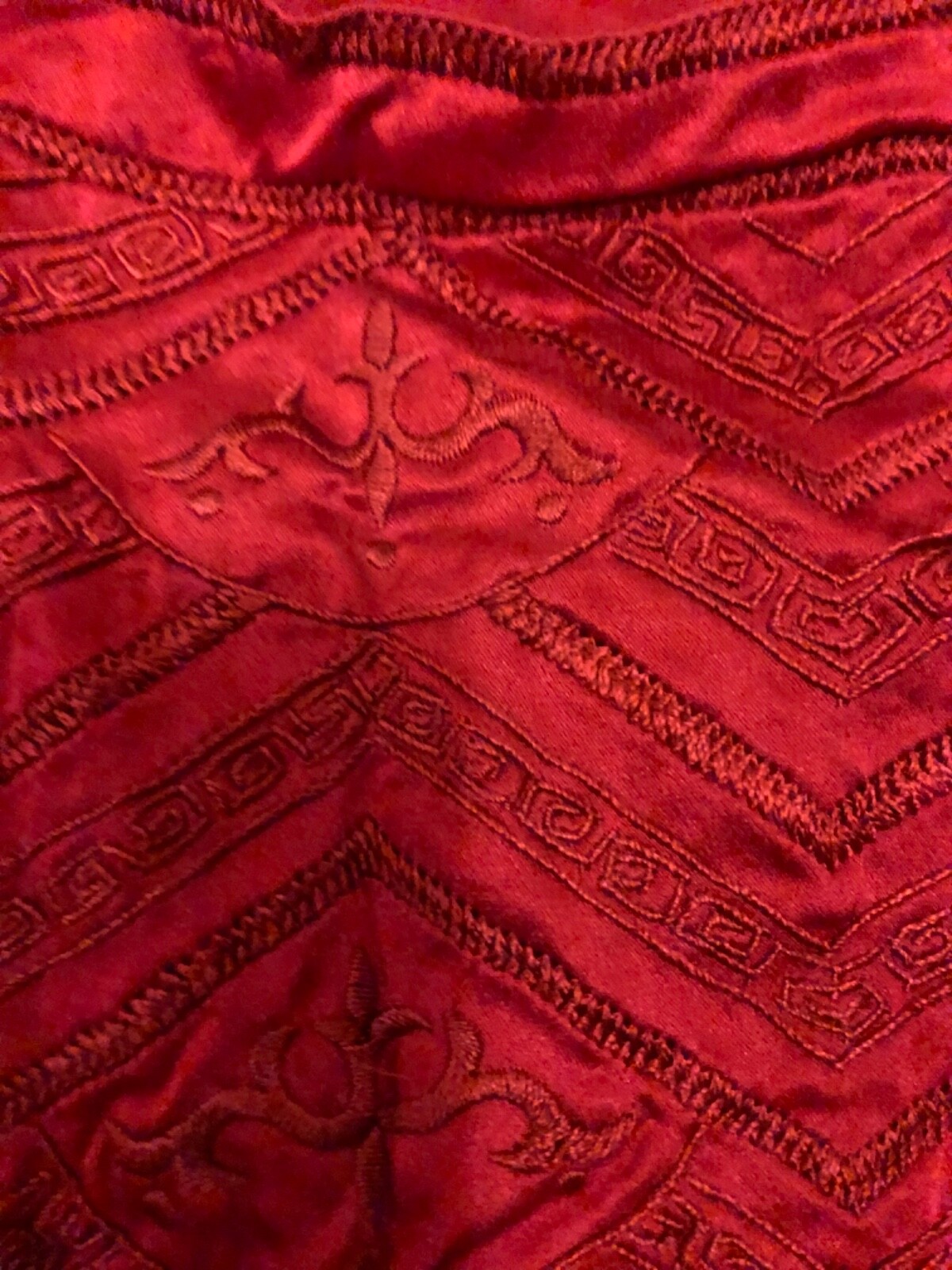 Women’s Vintage 'Da Fu Gui’ 100% Silk Embroidered Top. Red. S