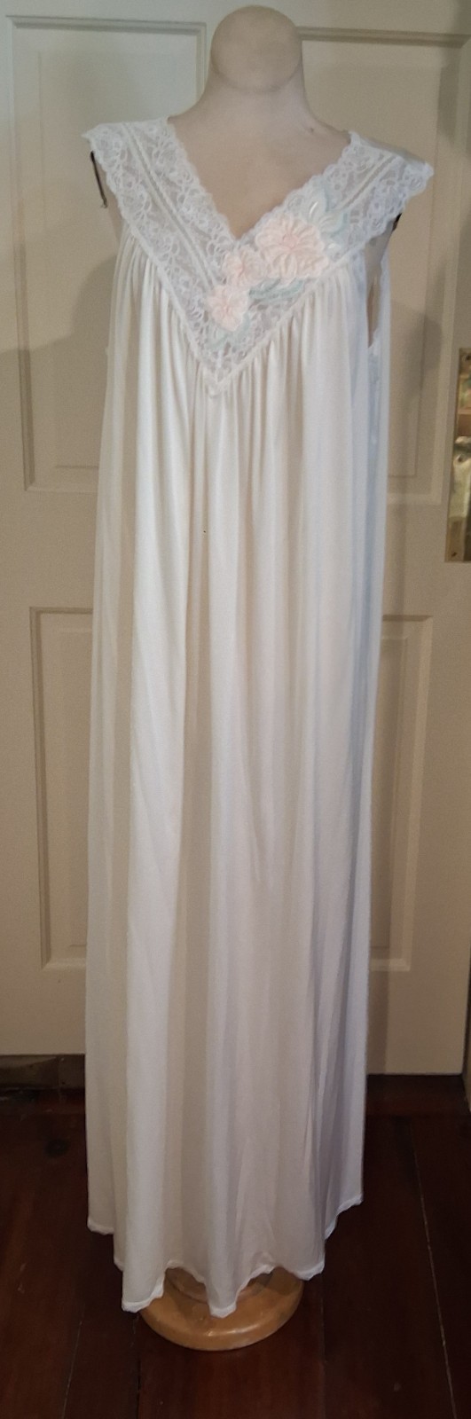 Shadowline Vintage Light Cream ivory Color Nylon Nightgown & Robe Set Size M