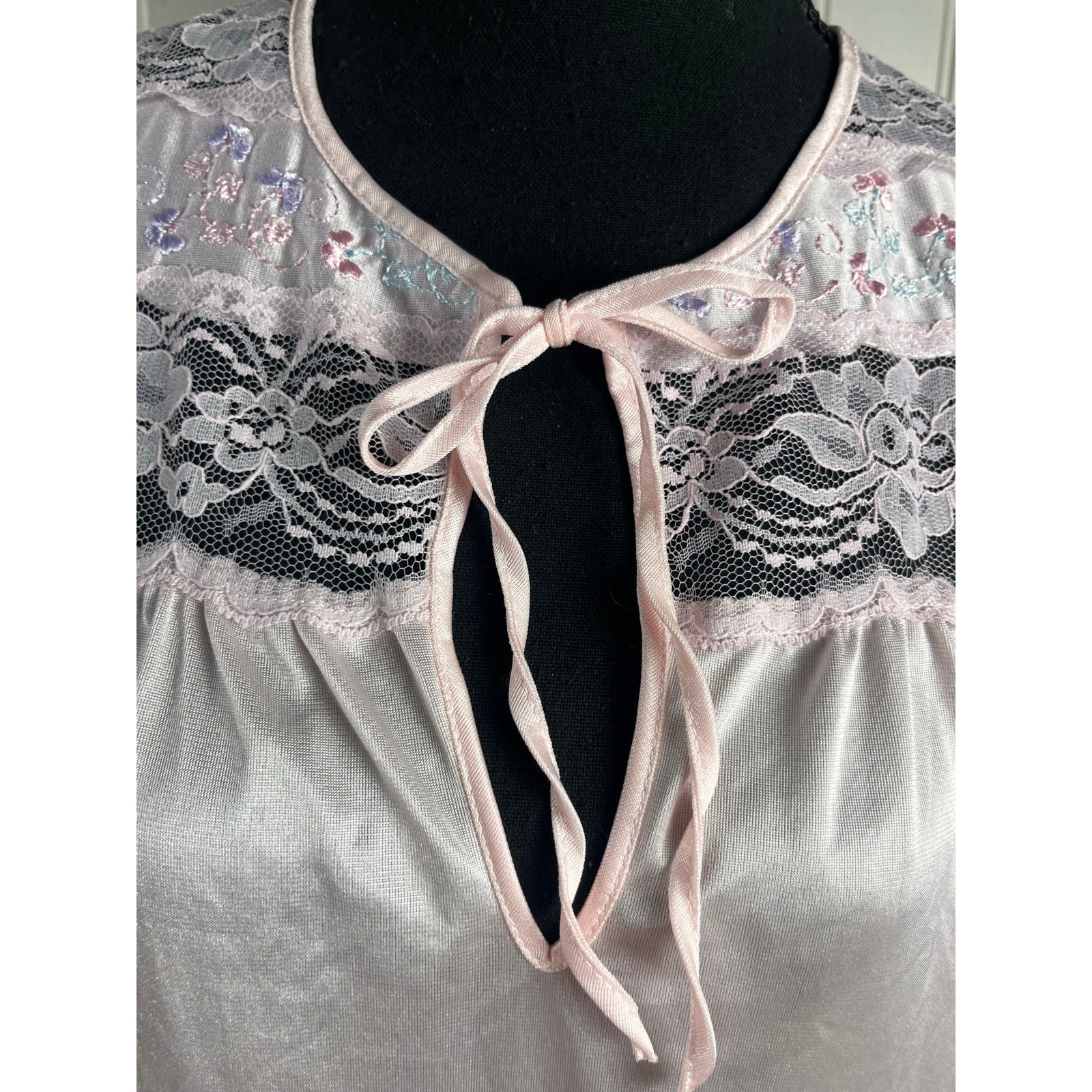 Vintage Stardust Pink Nylon Lace Floral Embroidered Nightgown Sz M Romantic USA