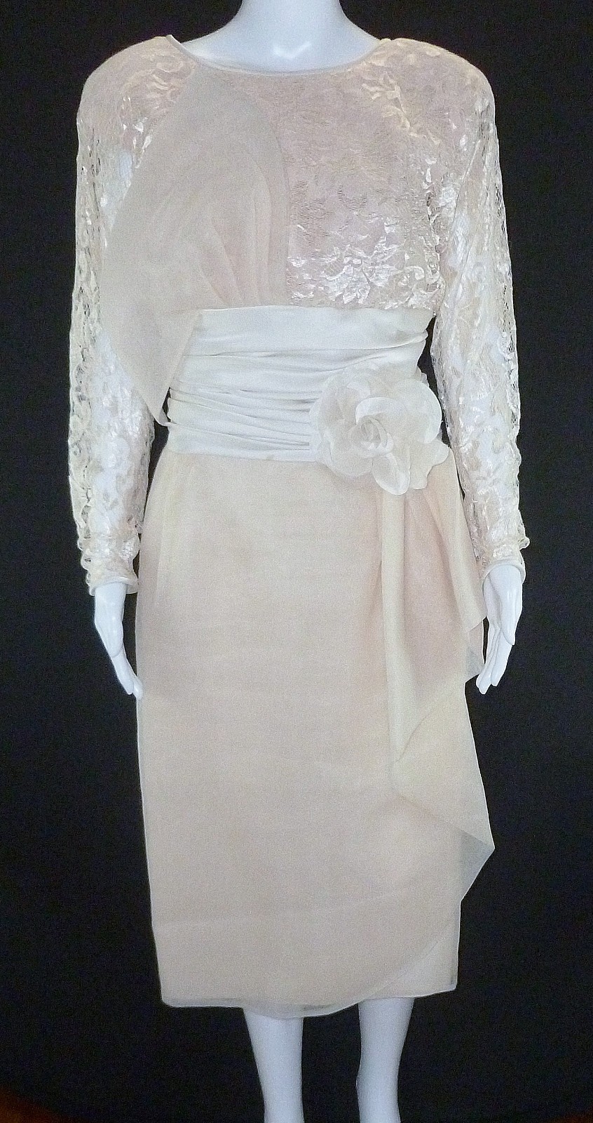 Vintage 70s Beige Lace LILLI DIAMOND Cocktail Dress Size M Rosette at Waist