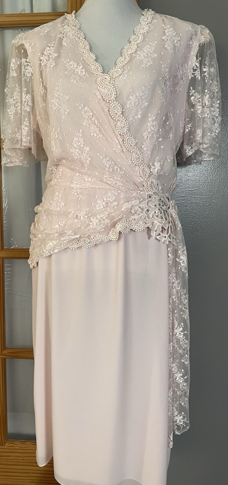 70s Embroidered Floral Lace Midi Dress Sz 15/16 Pink Flutter Sleeve Cocktail