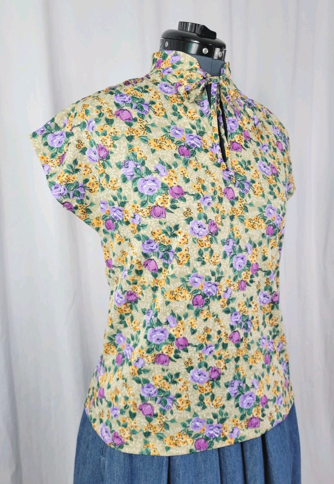 Vtg Rhoda Lee Beige Top w Purple/Green/Yellow Florals & Tie Neckline Size S?