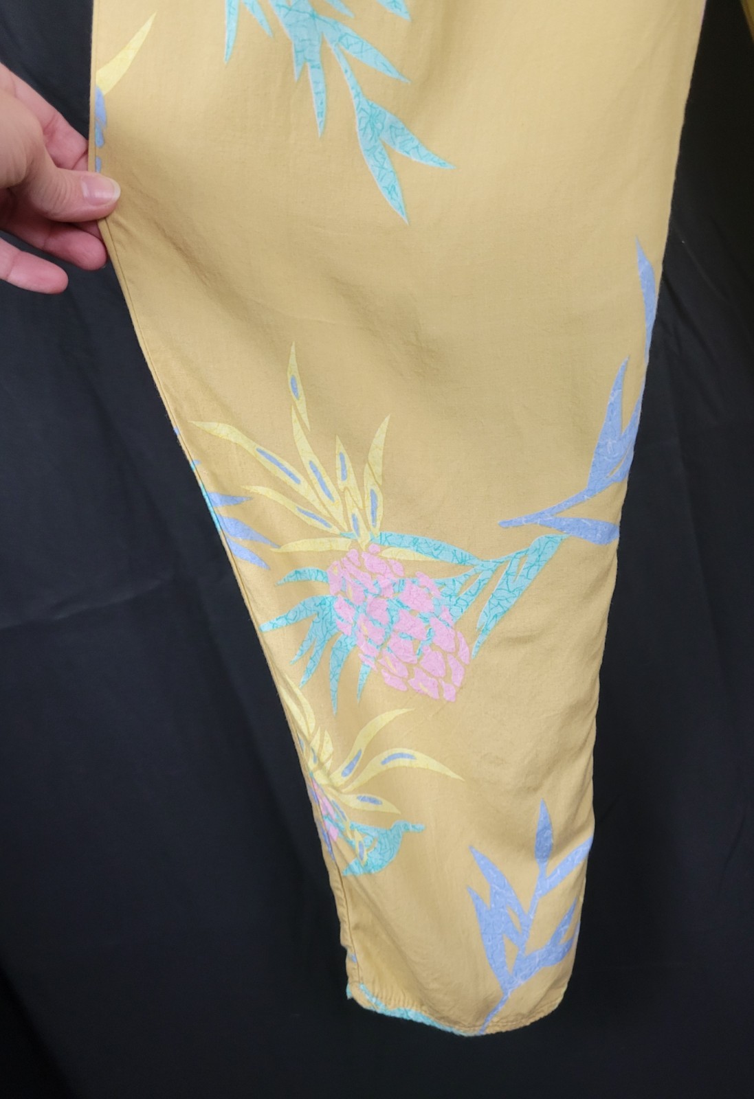 Vintage Maui Connection Tan Hawaiian Pants w Pastel Leaves Size Large
